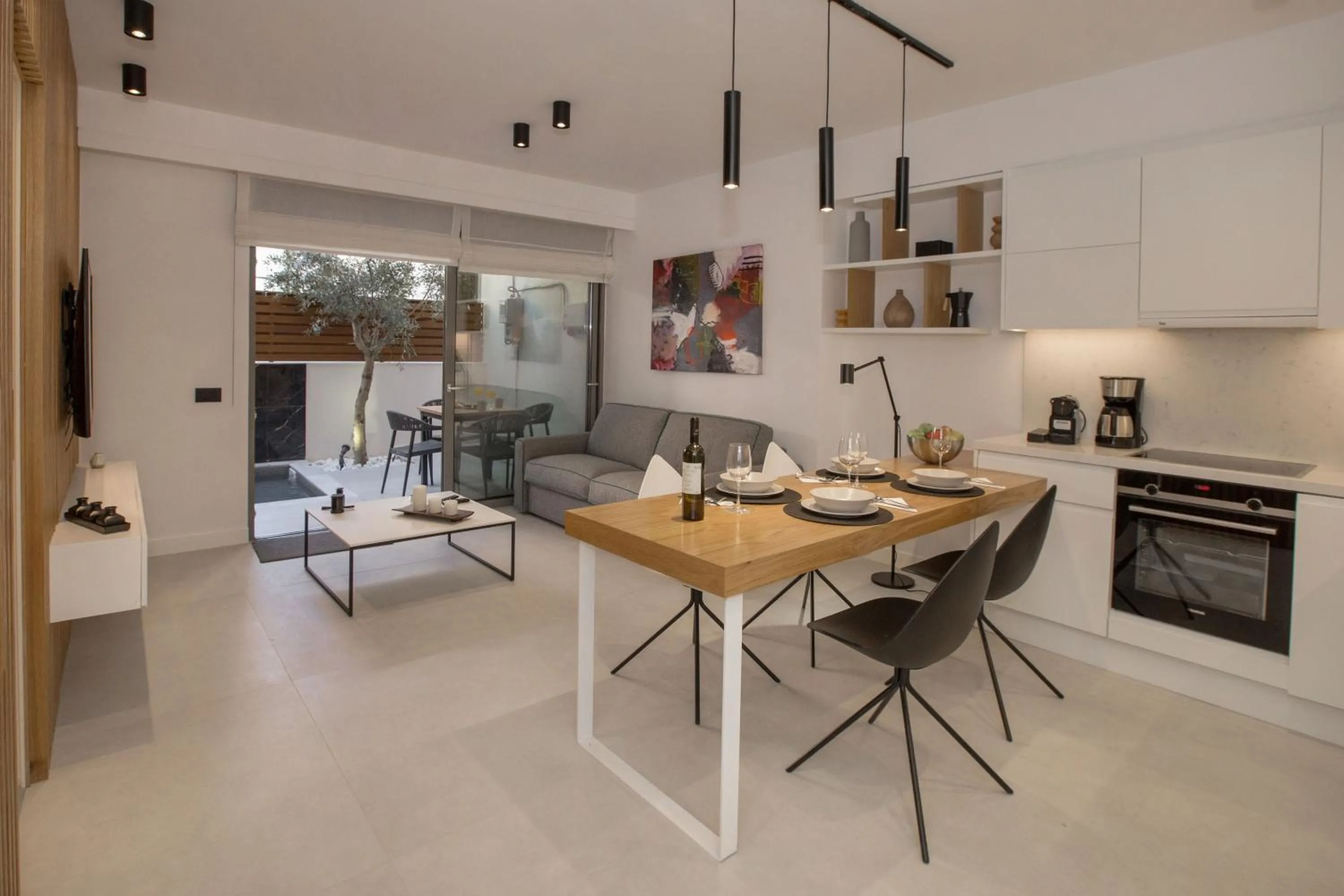 Living room in Acropolis Golden Suites by GHH