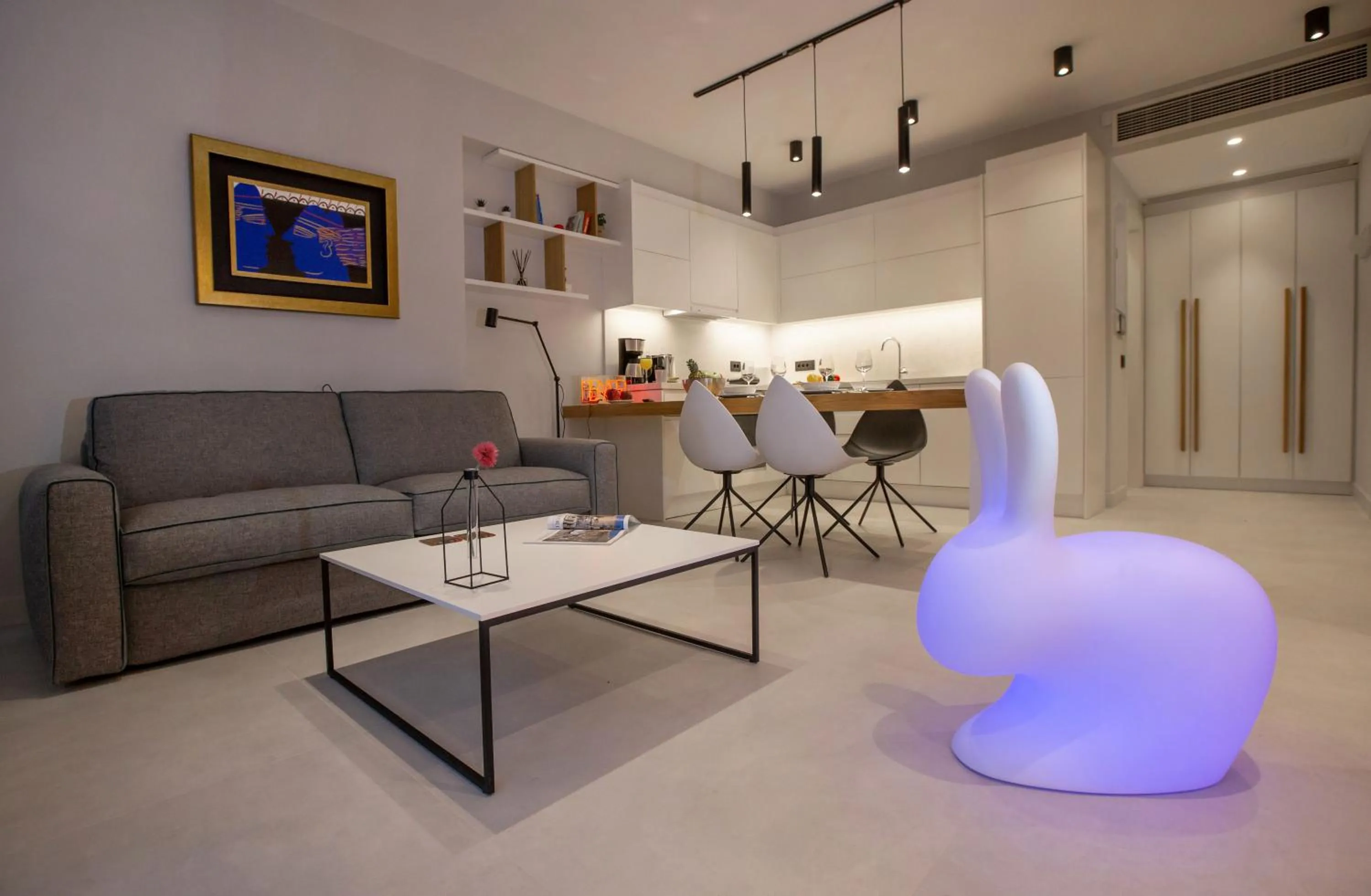 Living room in Acropolis Golden Suites by GHH
