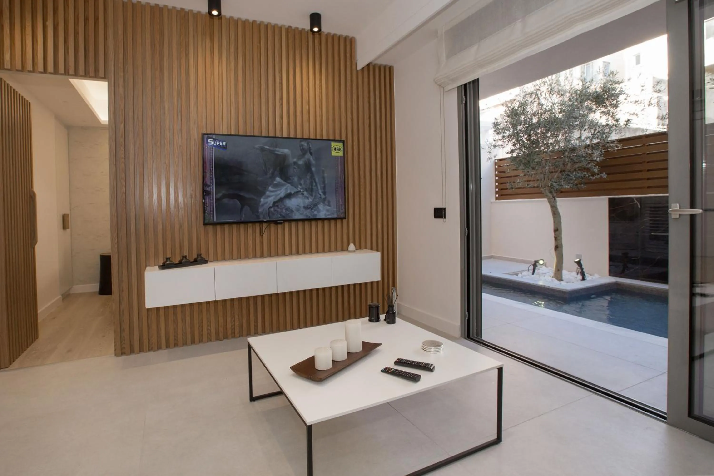 TV and multimedia in Acropolis Golden Suites by GHH