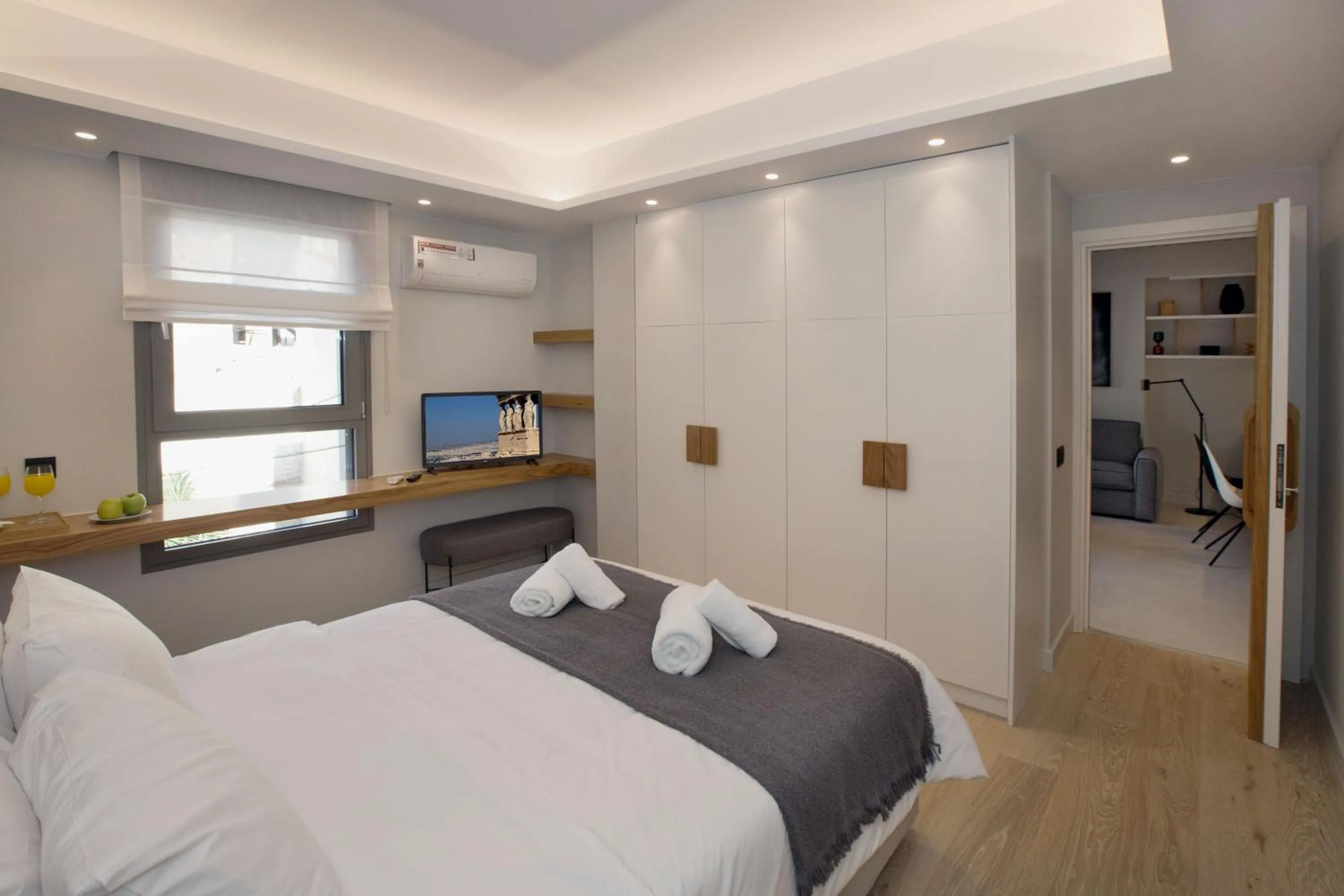 Photo of the whole room, Bed in Acropolis Golden Suites by GHH