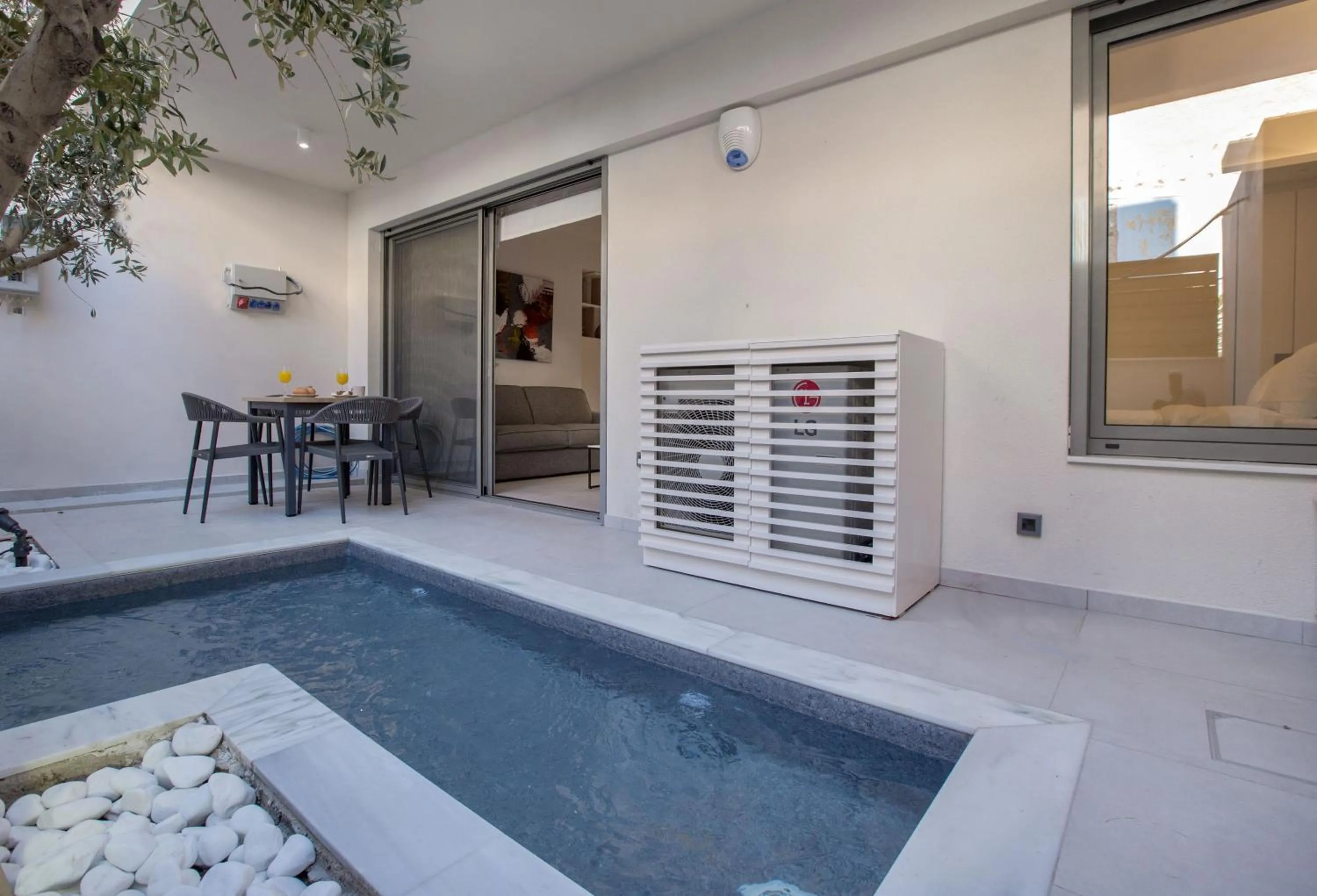 Patio in Acropolis Golden Suites by GHH