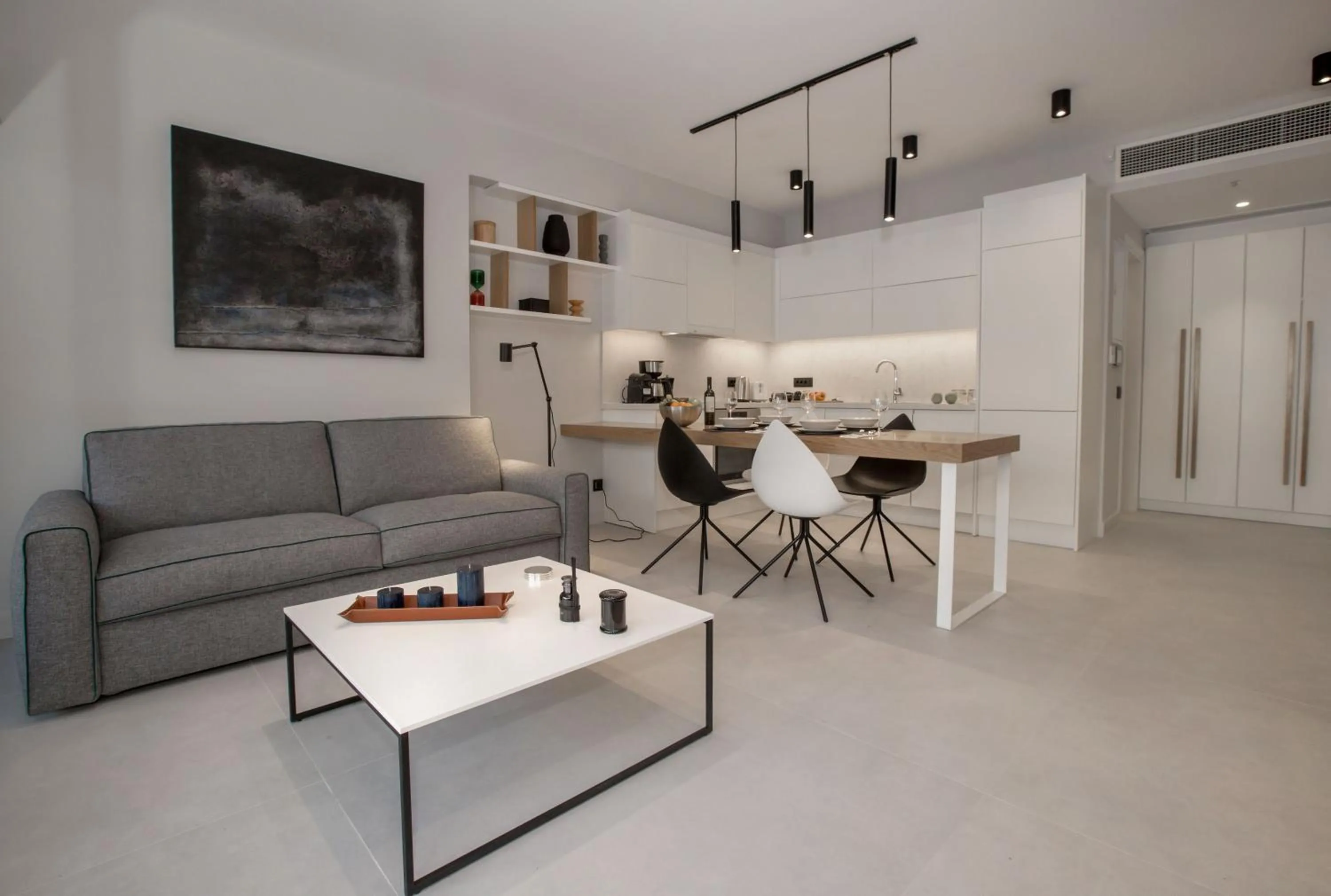 Living room in Acropolis Golden Suites by GHH