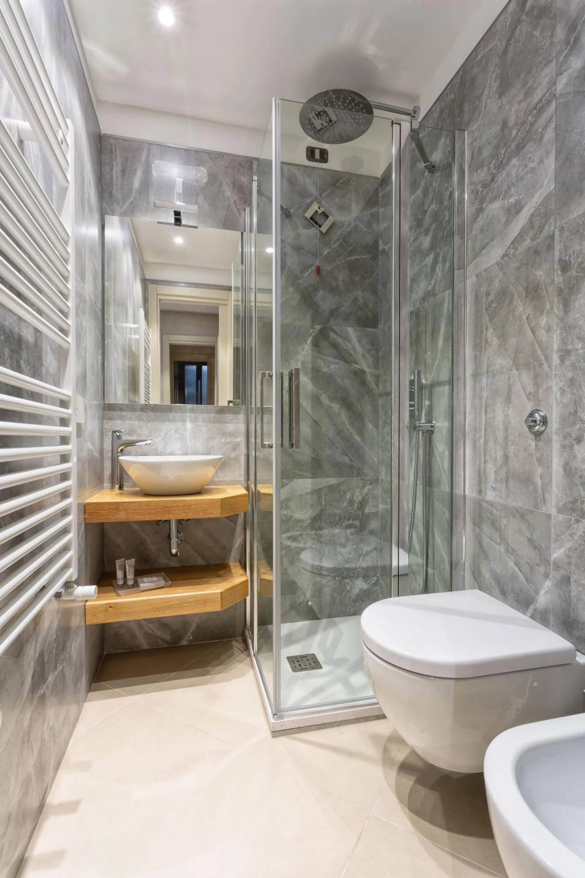 Shower in Casa del Sarto