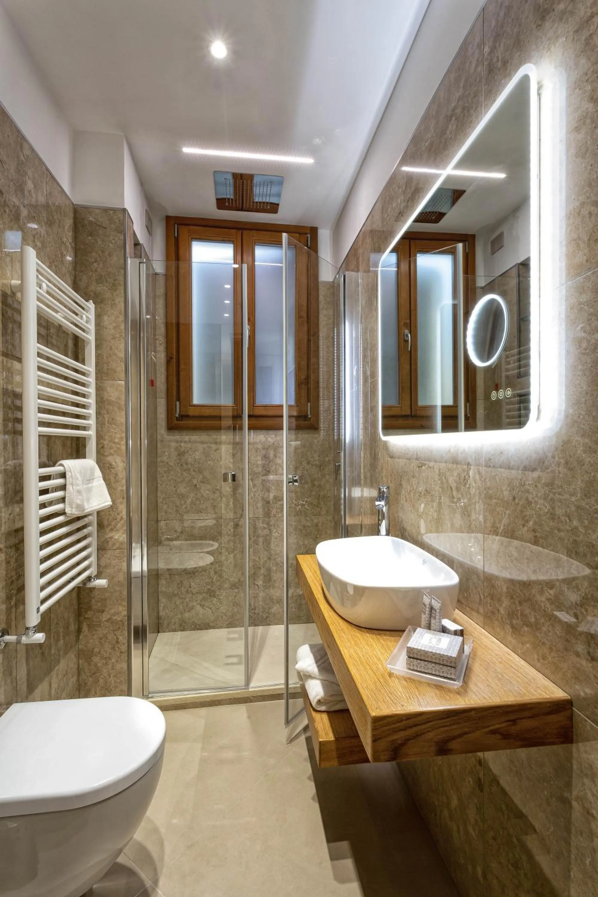 Shower in Casa del Sarto