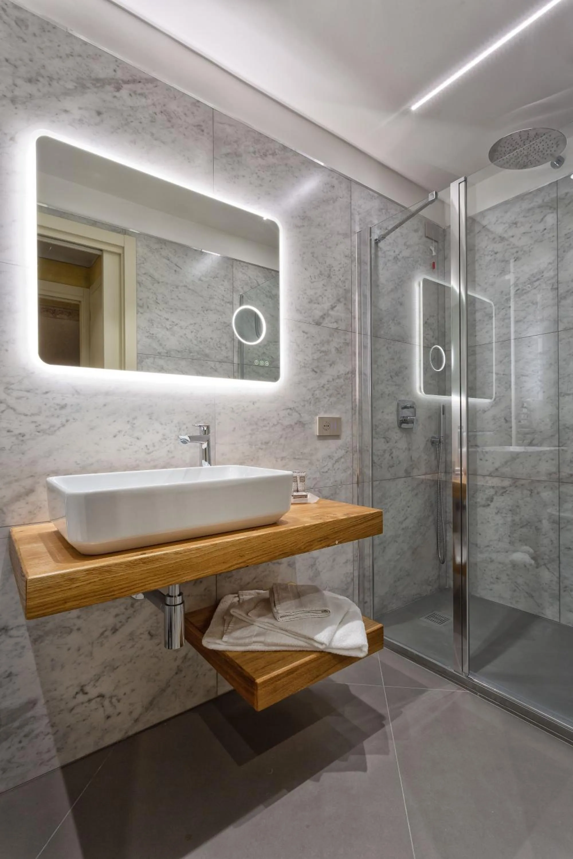 Shower in Casa del Sarto