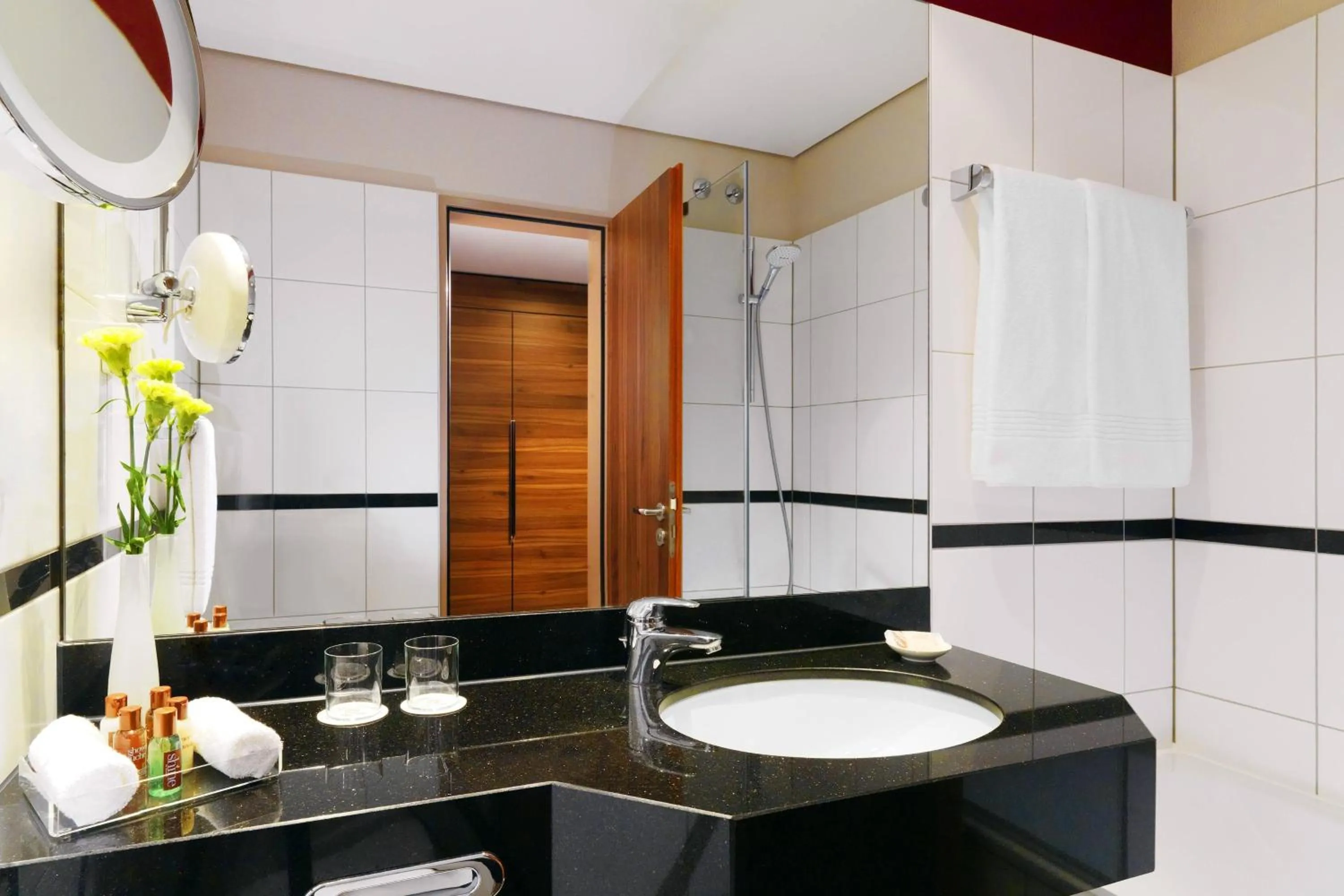 Photo of the whole room in Sheraton Duesseldorf Airport Hotel