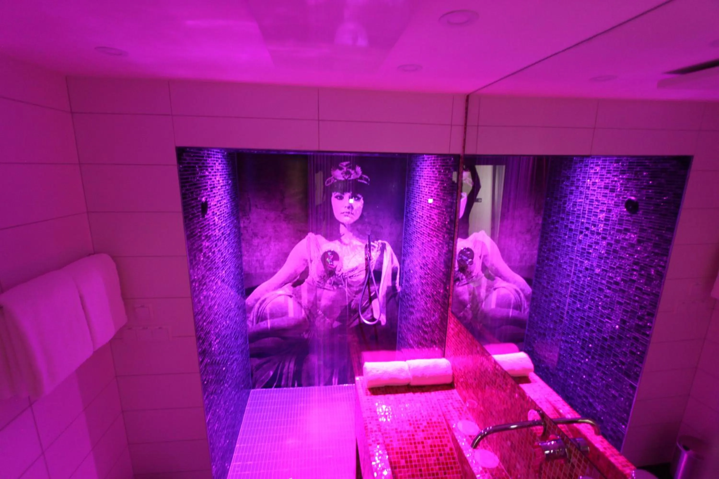 Toilet in PLAZA INN stays design Dortmund