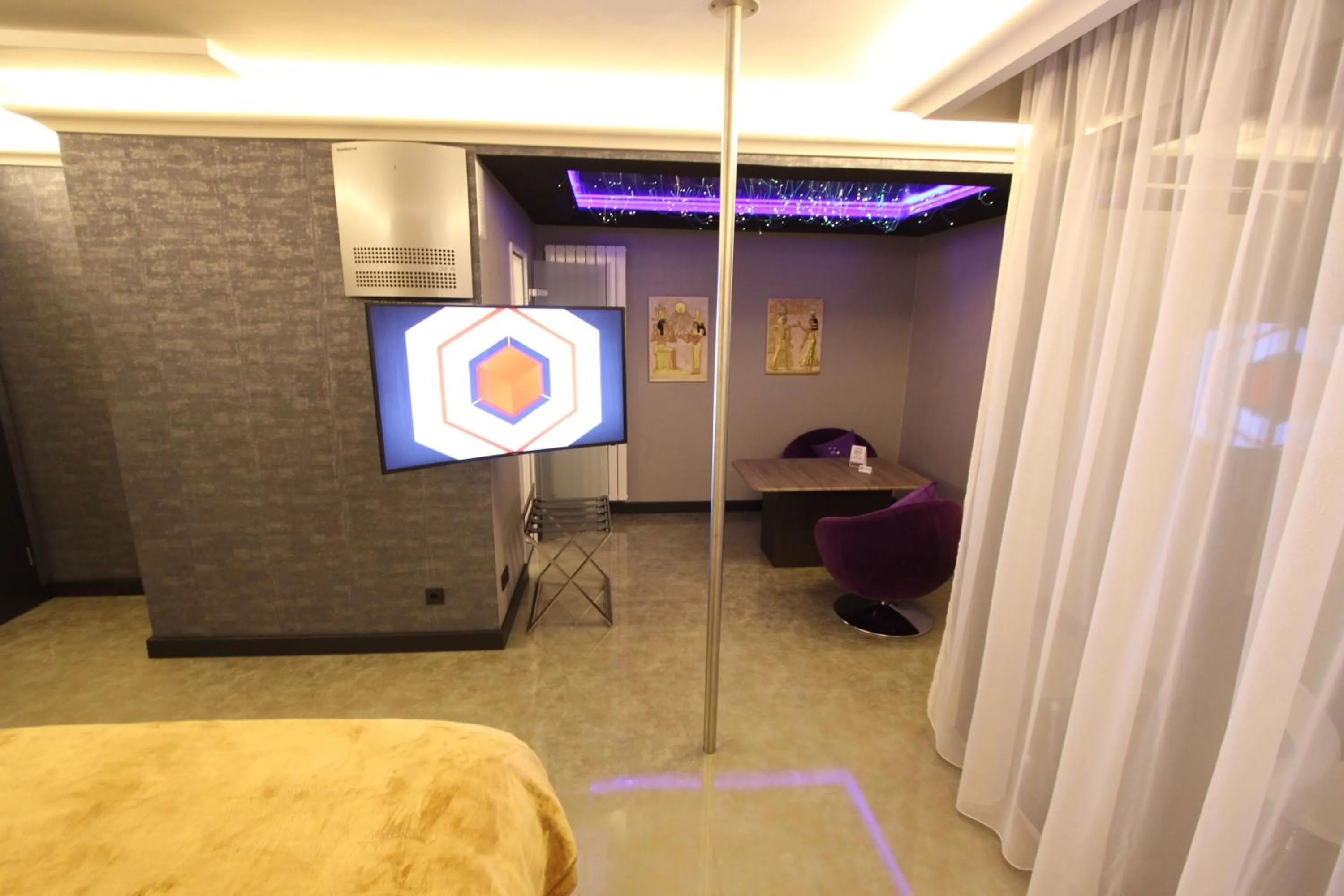 Seating area, Bed in PLAZA INN stays design Dortmund