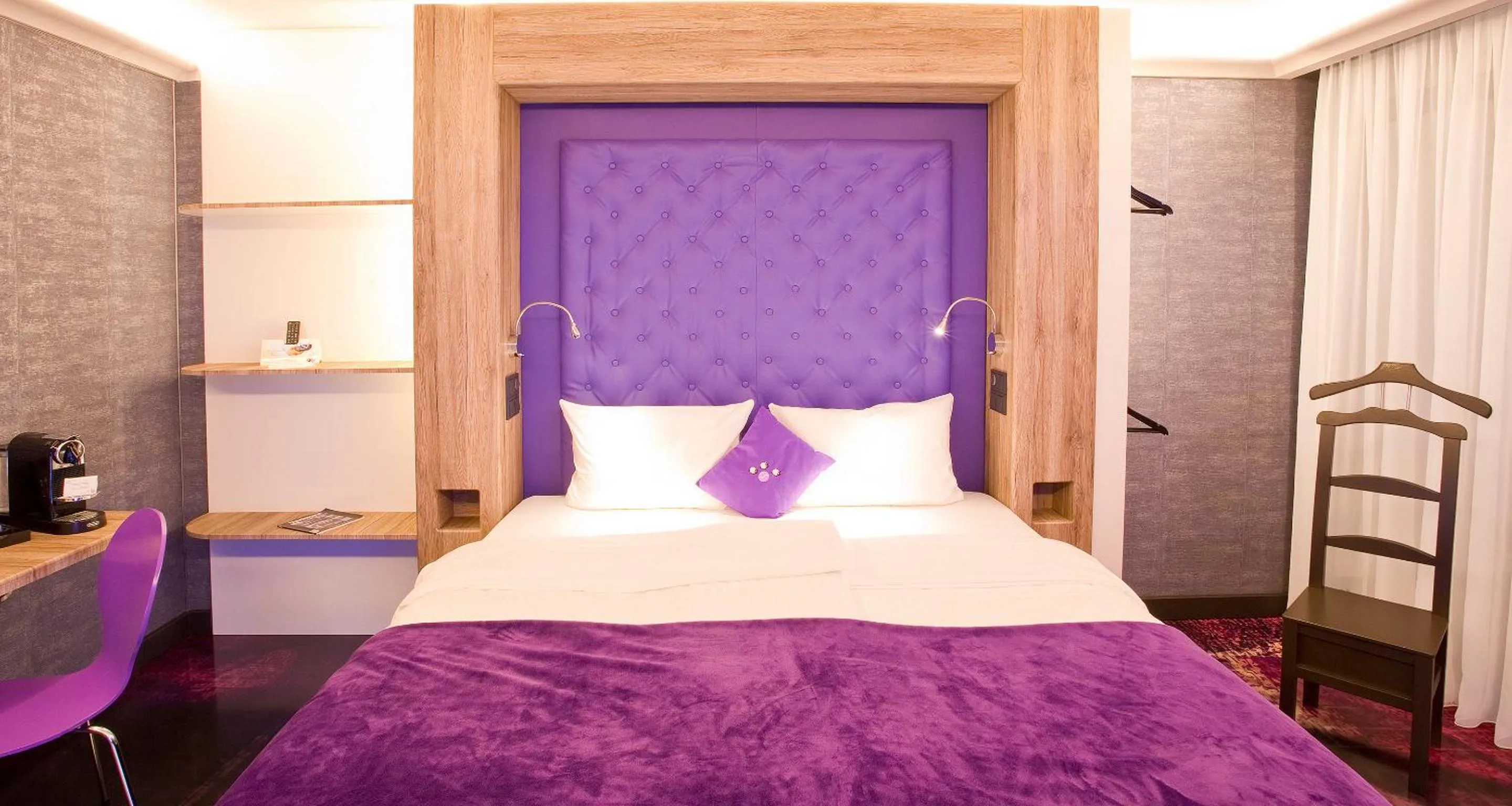 Bed in PLAZA INN stays design Dortmund