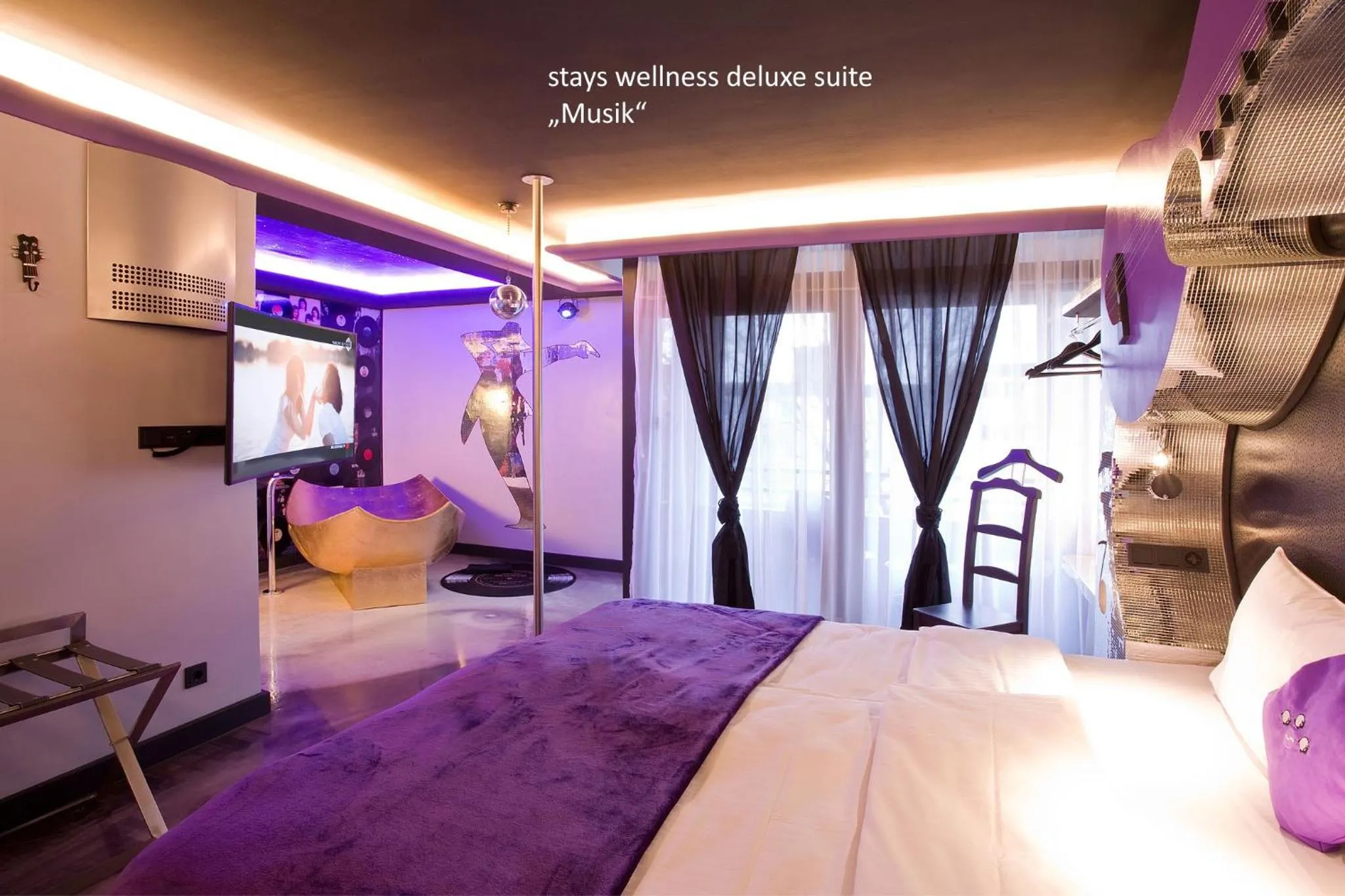 Photo of the whole room, Bed in PLAZA INN stays design Dortmund