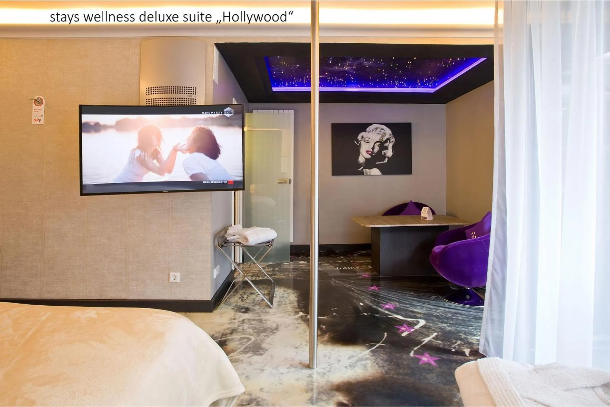 TV and multimedia, Bed in PLAZA INN stays design Dortmund