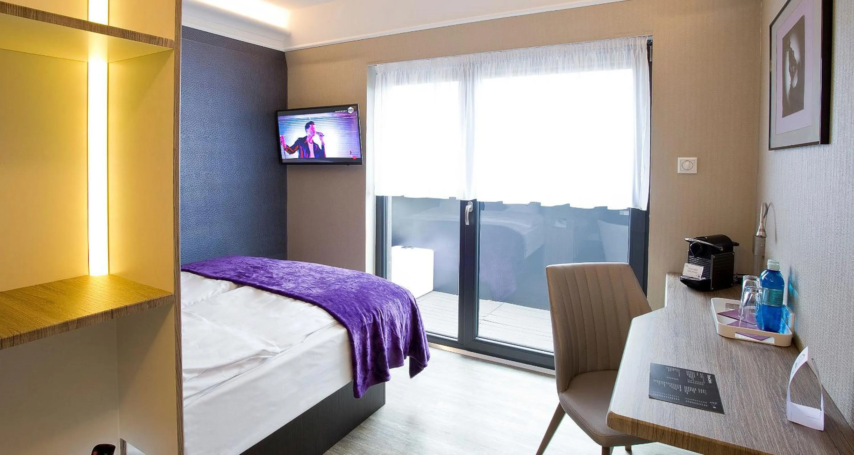 Bed in PLAZA INN stays design Dortmund