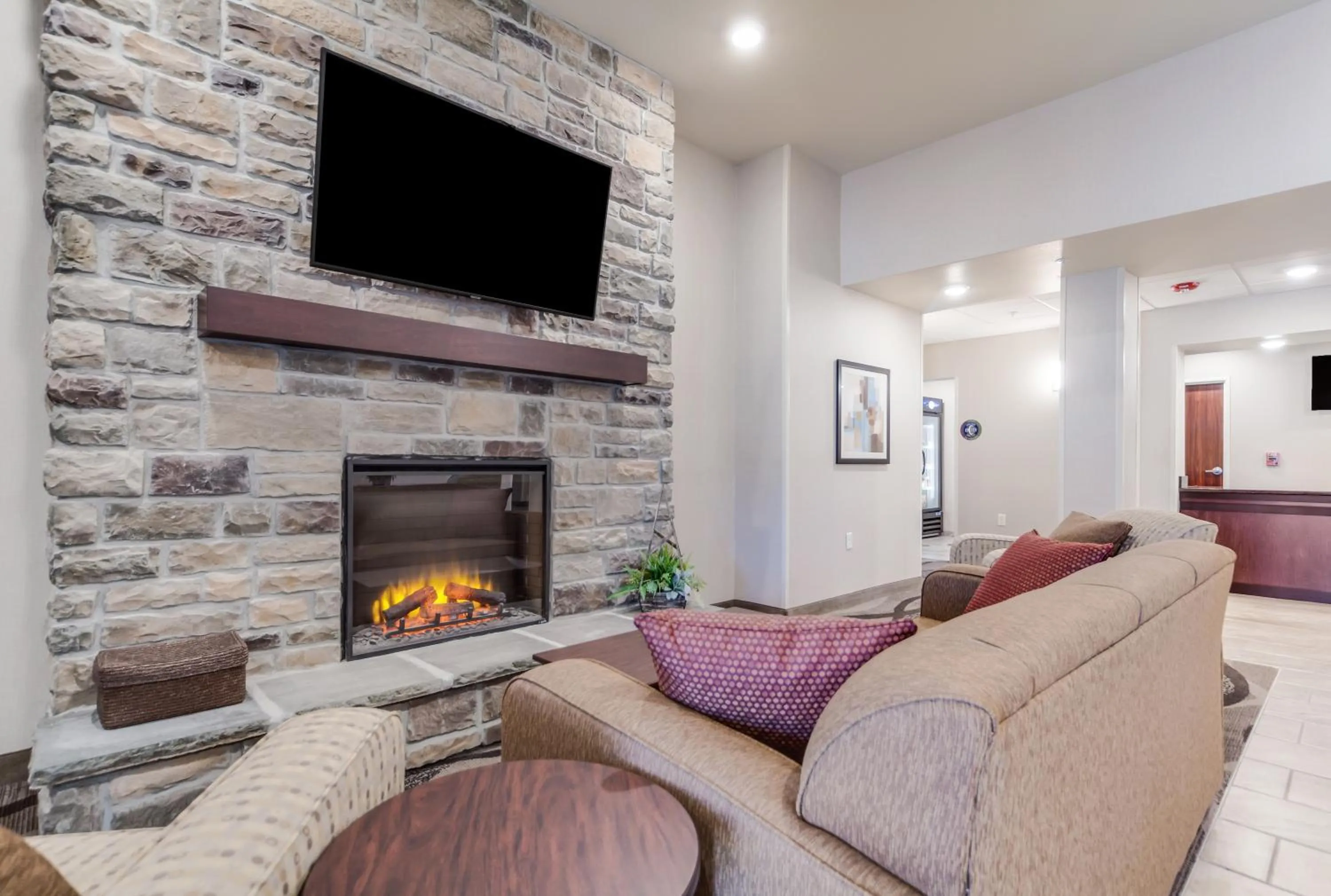 Communal lounge/ TV room in Cobblestone Inn & Suites - Holdrege