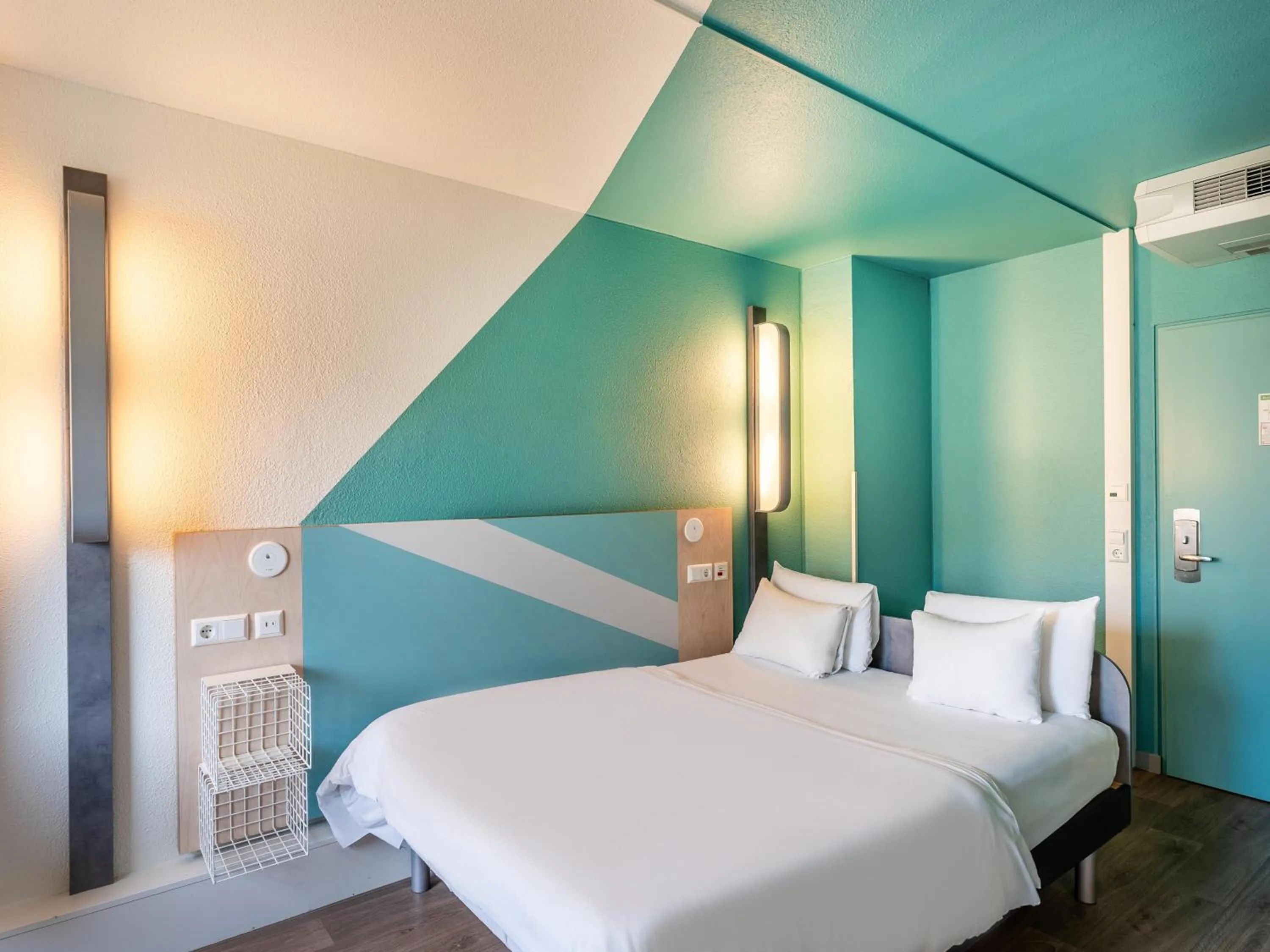 Photo of the whole room, Bed in ibis budget Freiburg Sued