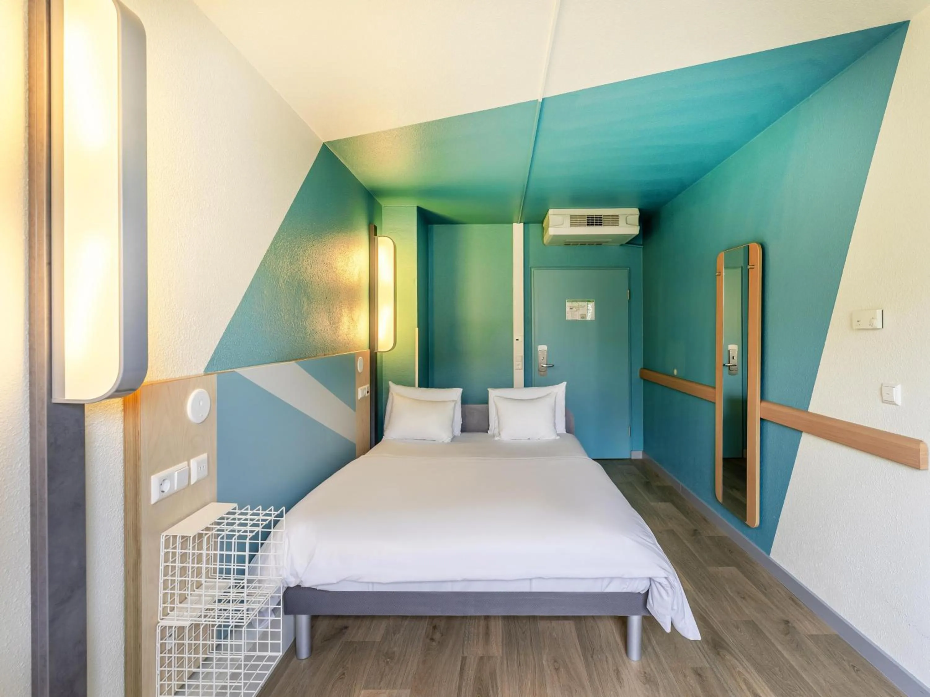 Photo of the whole room, Bed in ibis budget Freiburg Sued