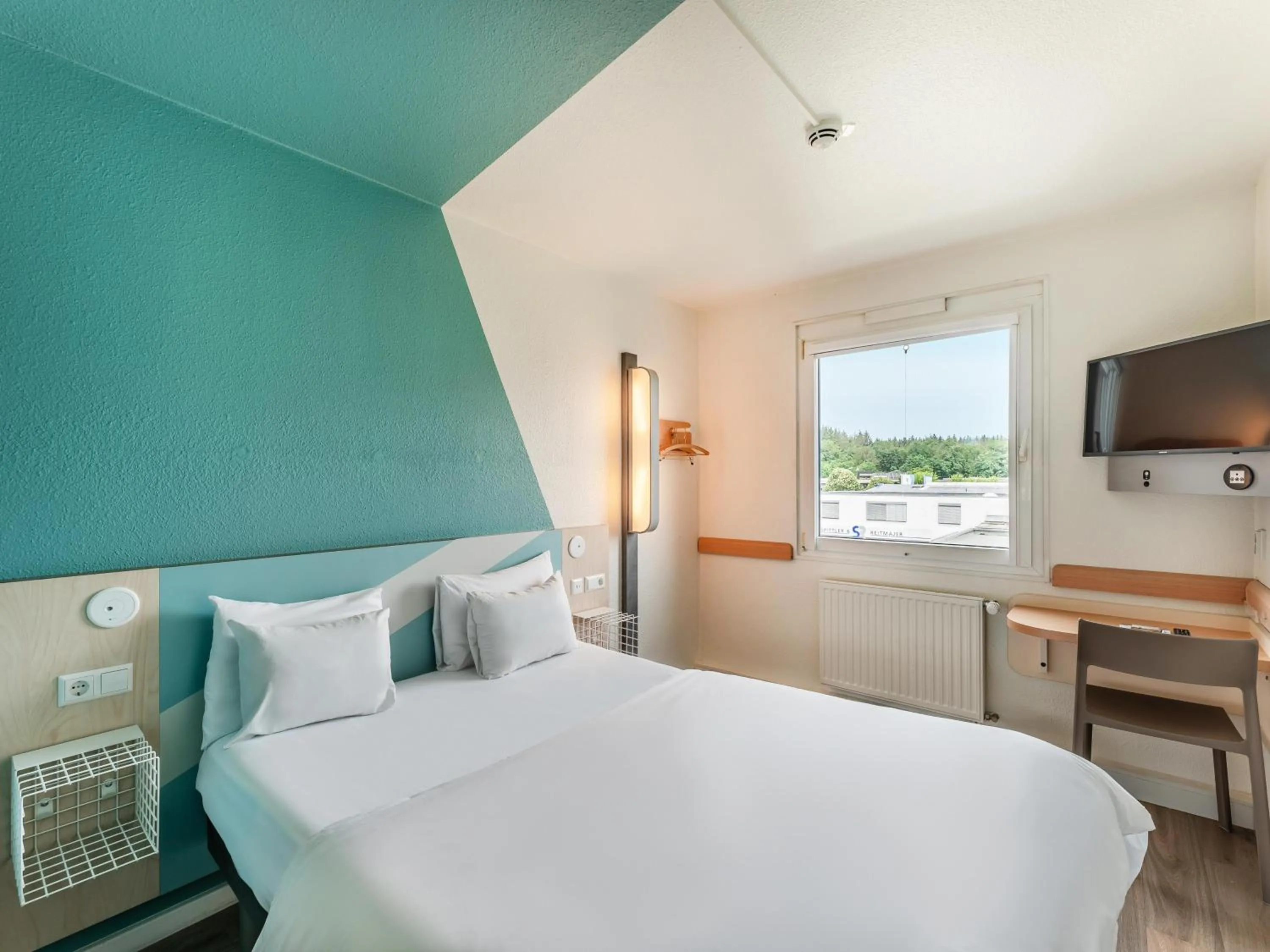 Photo of the whole room, Bed in ibis budget Freiburg Sued