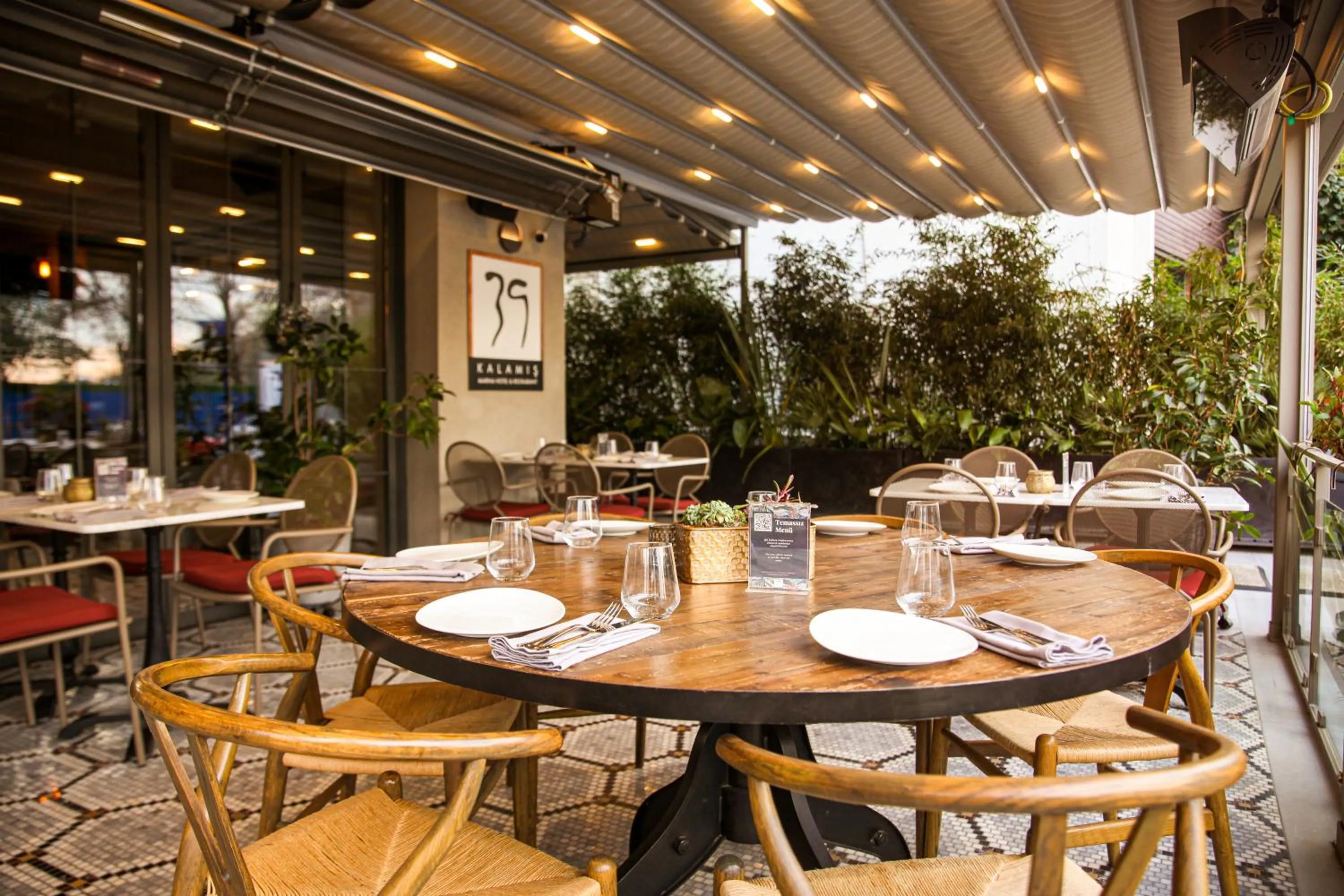 Restaurant/places to eat in 39 Kalamış Marina Hotel & Restaurant