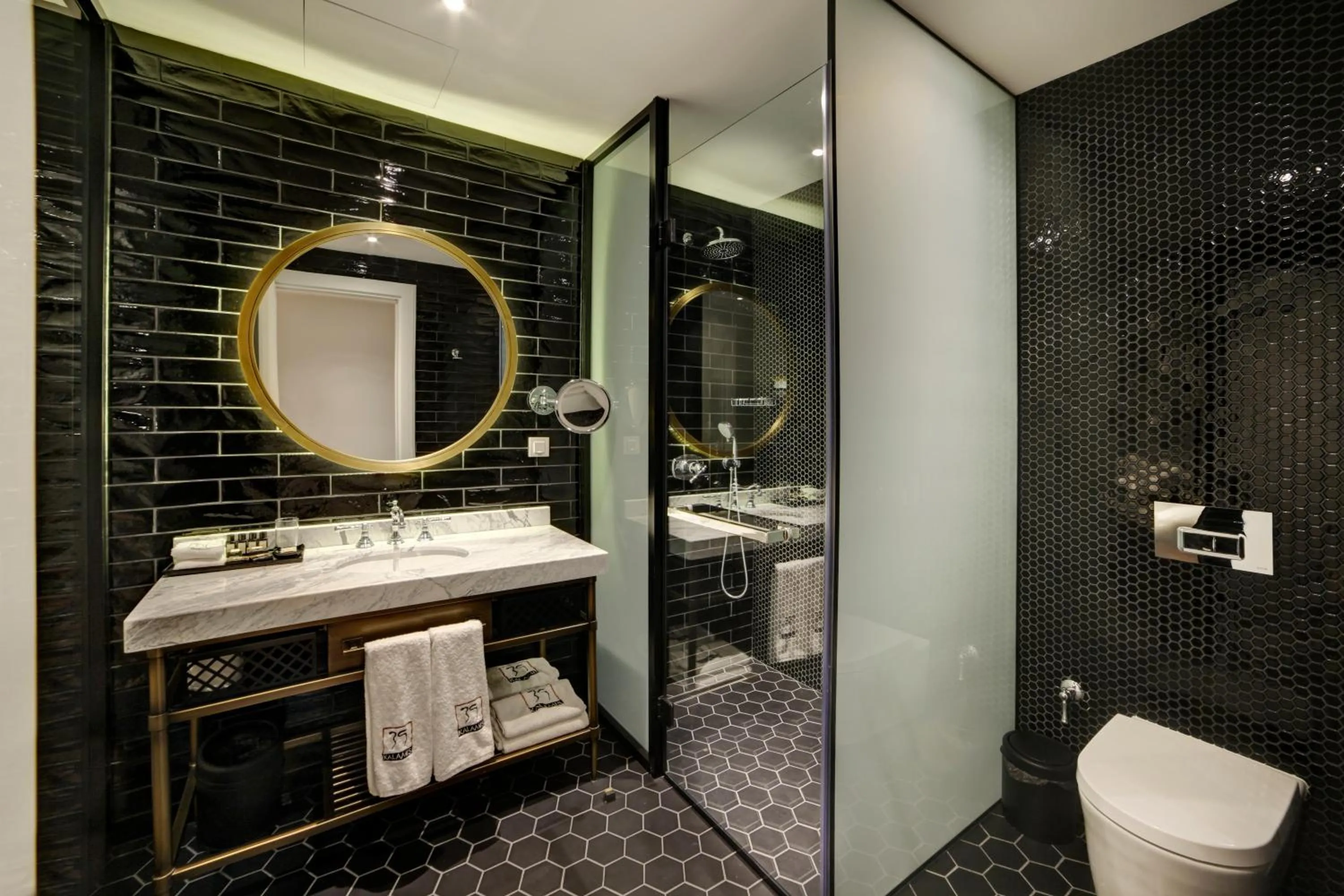 Shower in 39 Kalamış Marina Hotel & Restaurant