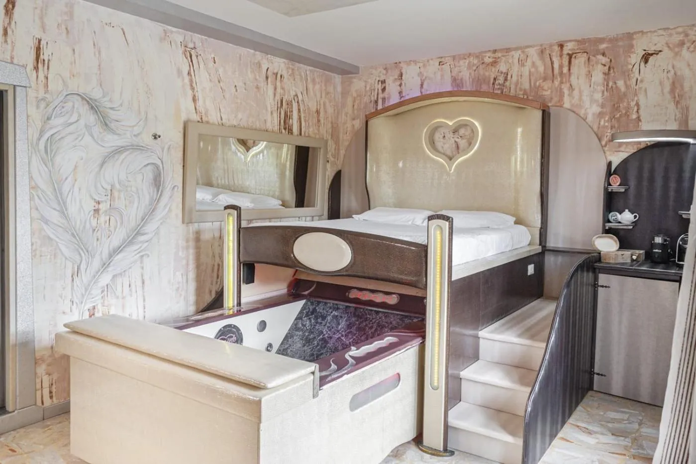 Double Room with Spa Bath in Boutique Roma D'Autore - Il Nido d'Amore