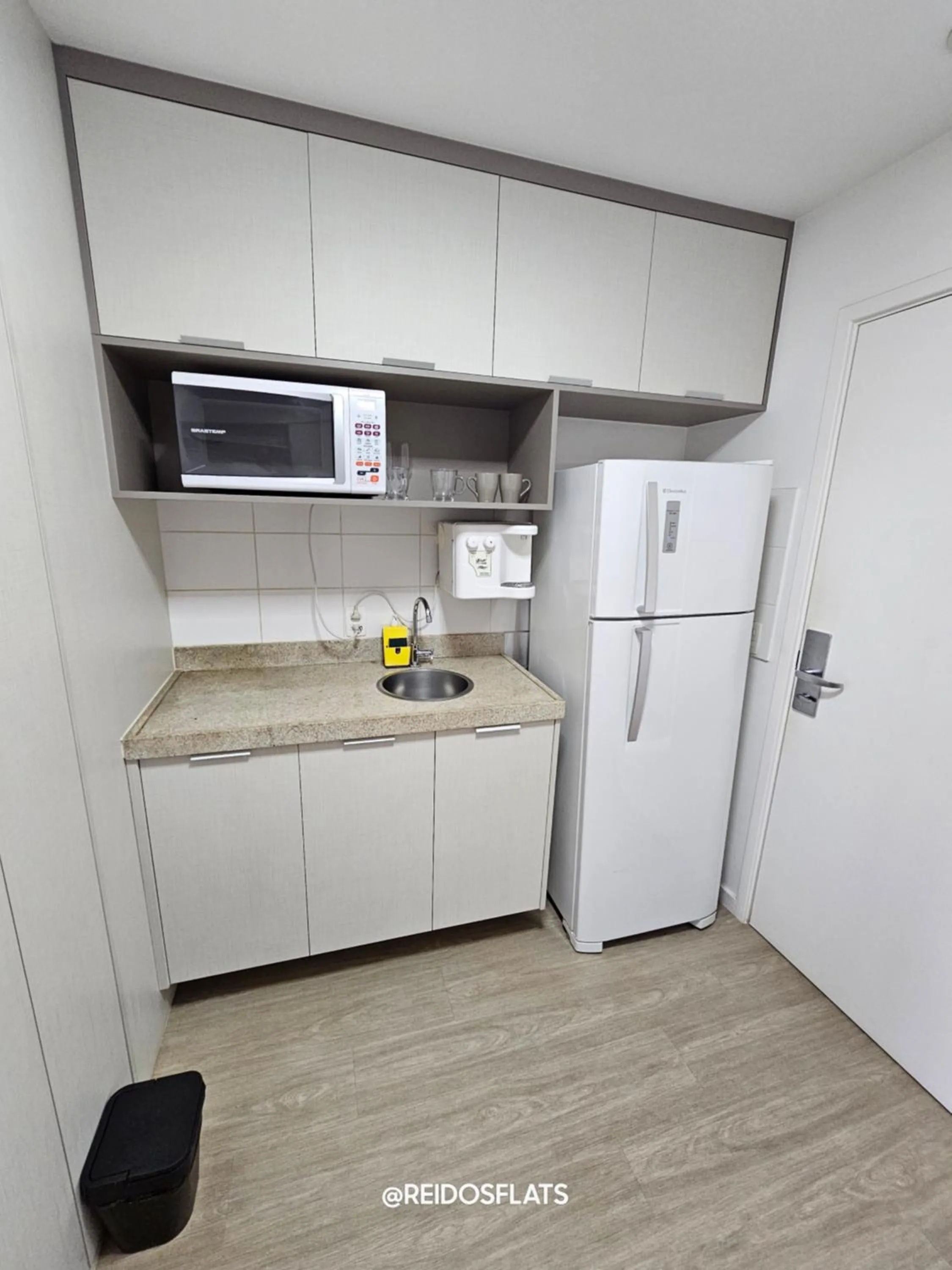 Kitchen or kitchenette in Flat Vision Executivo Premium By Rei dos Flats