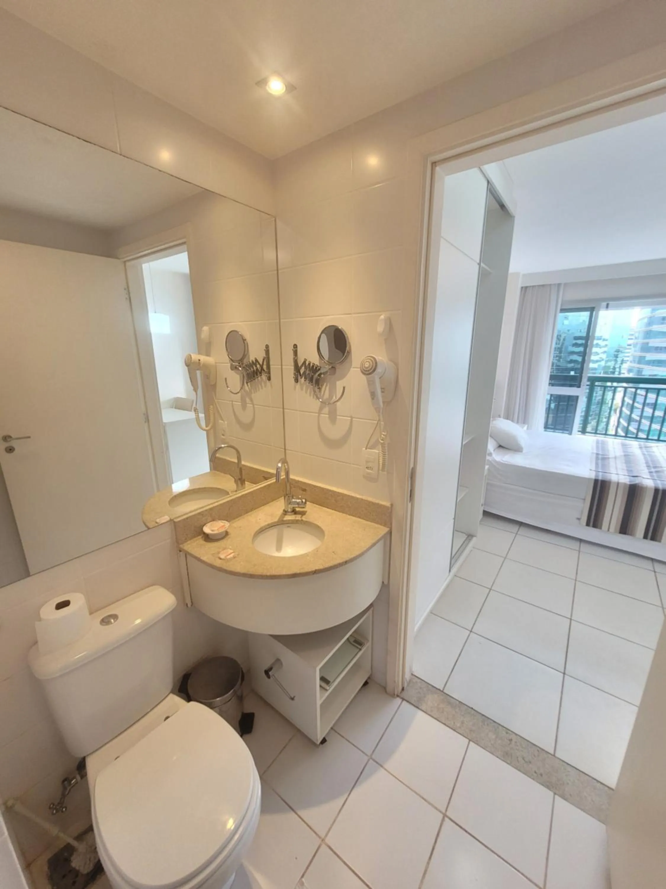 Bathroom in Flat Vision Executivo Premium By Rei dos Flats