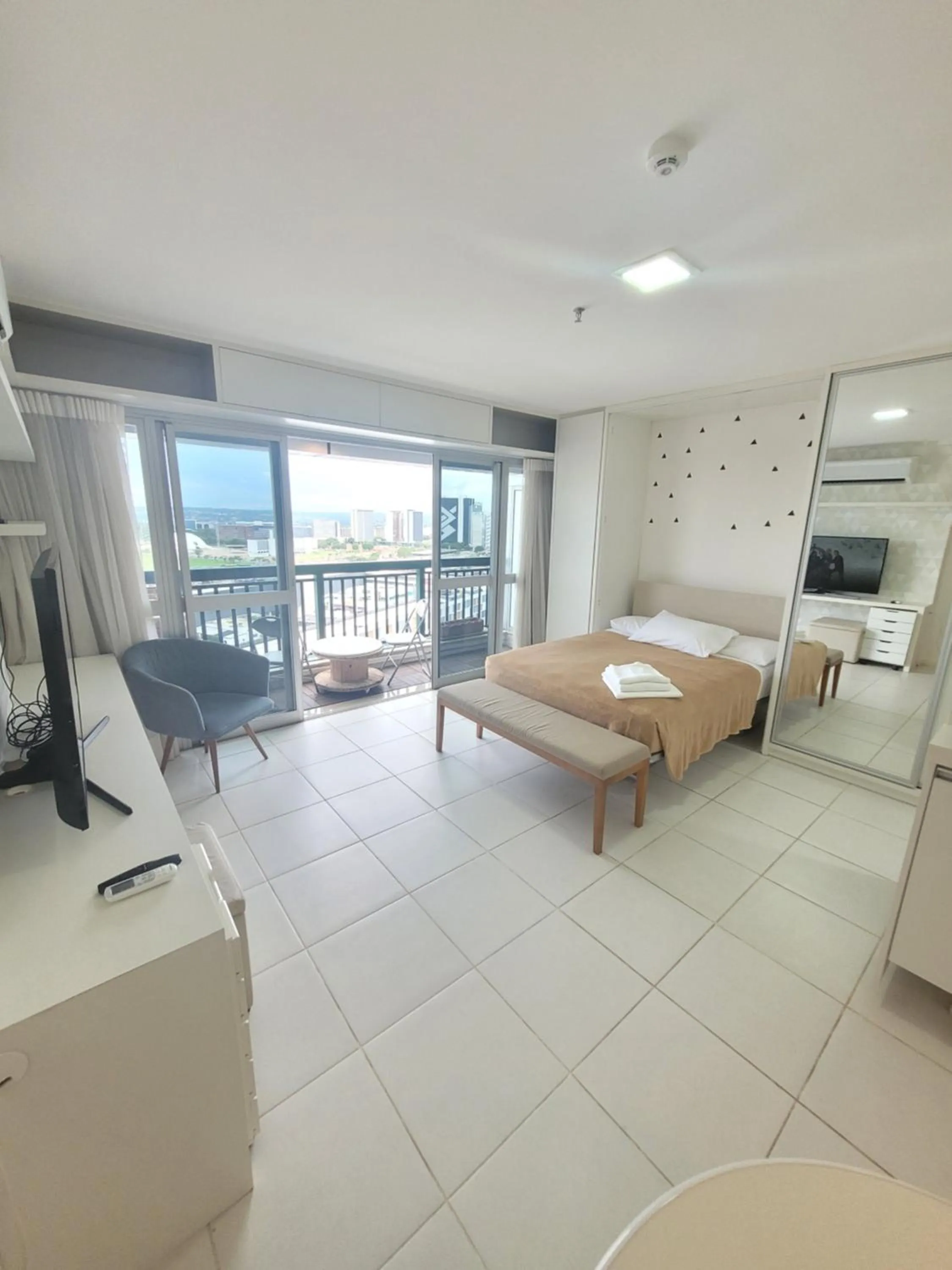 Balcony/Terrace, Bed in Flat Vision Executivo Premium By Rei dos Flats