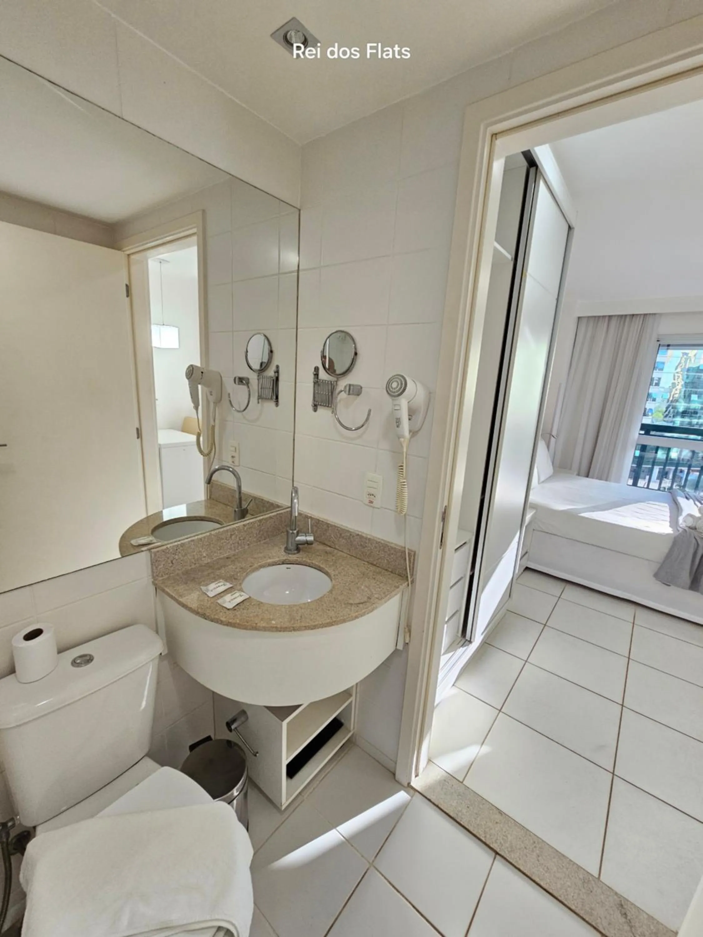 Bathroom in Flat Vision Executivo Premium By Rei dos Flats