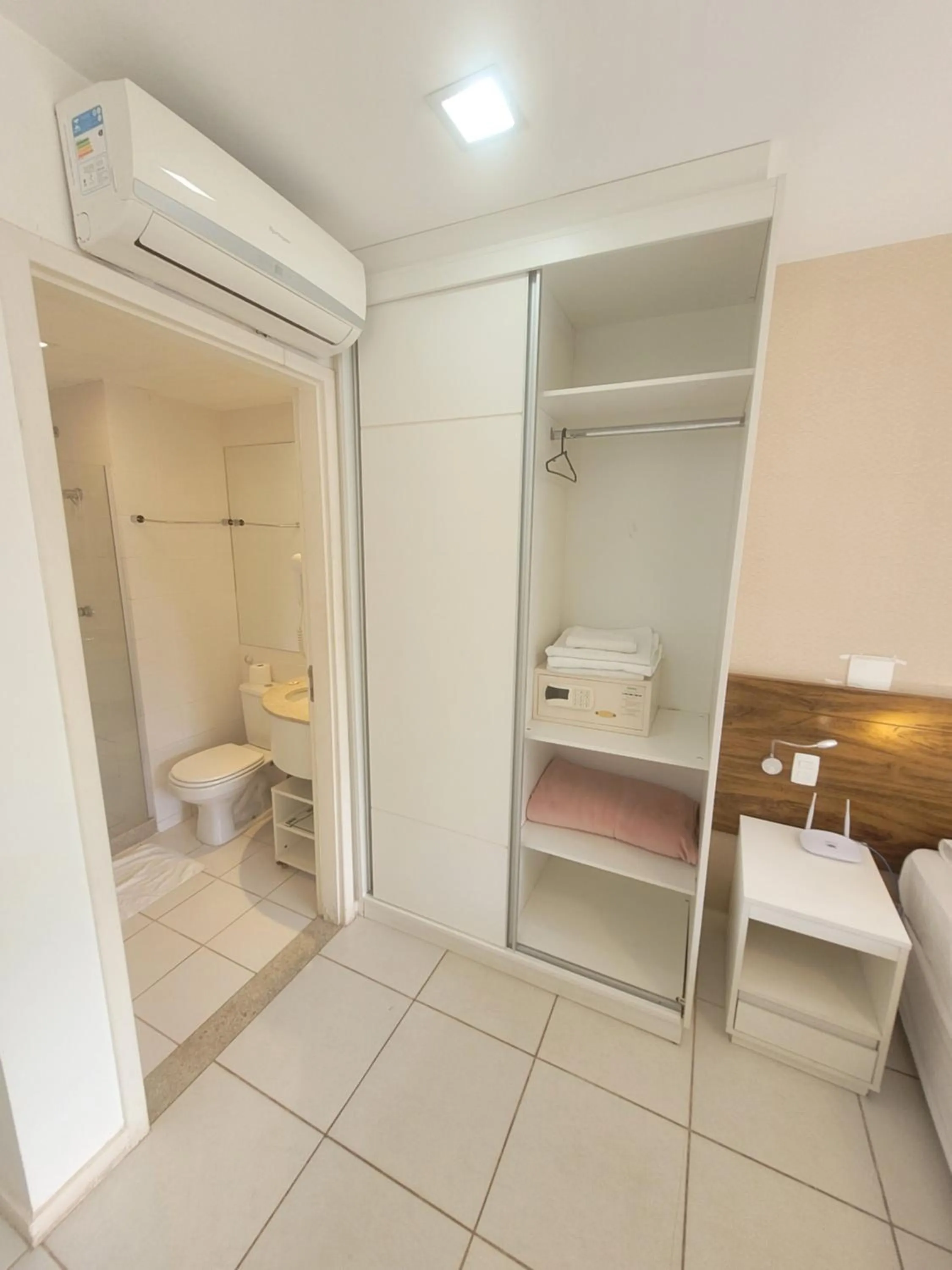 Bathroom in Flat Vision Executivo Premium By Rei dos Flats