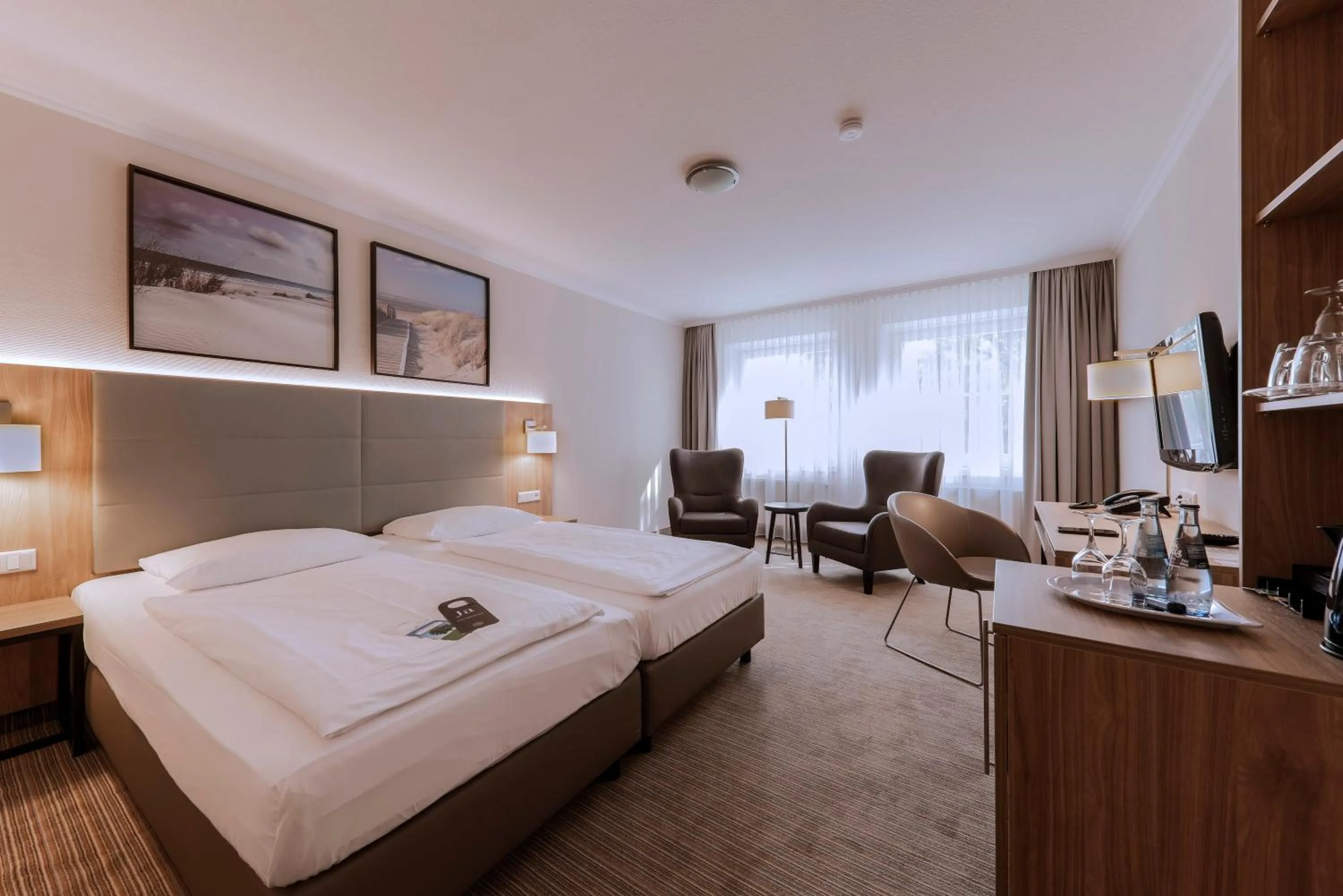 Photo of the whole room, Bed in Upstalsboom Parkhotel