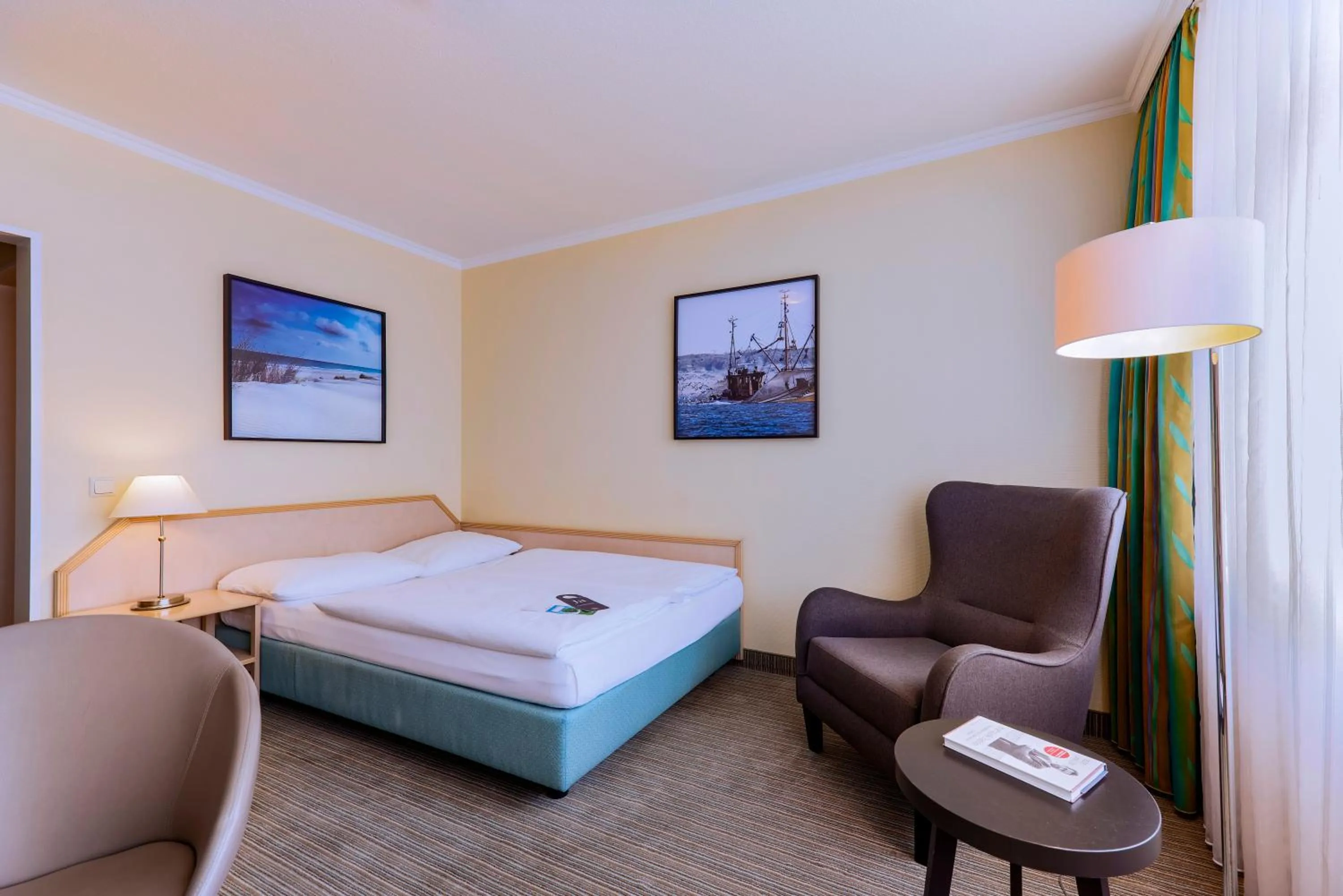 Photo of the whole room, Bed in Upstalsboom Parkhotel