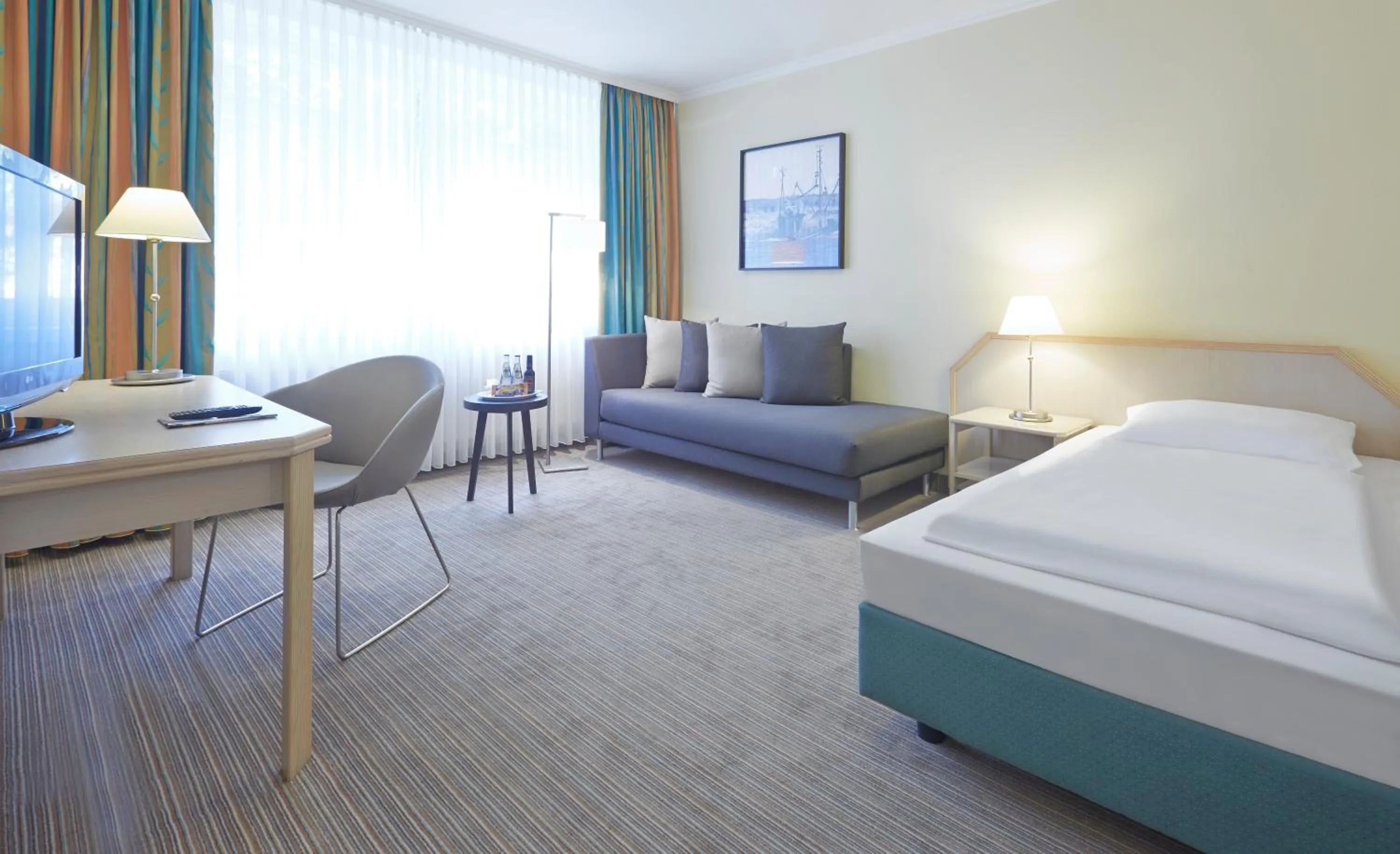 Photo of the whole room, Bed in Upstalsboom Parkhotel