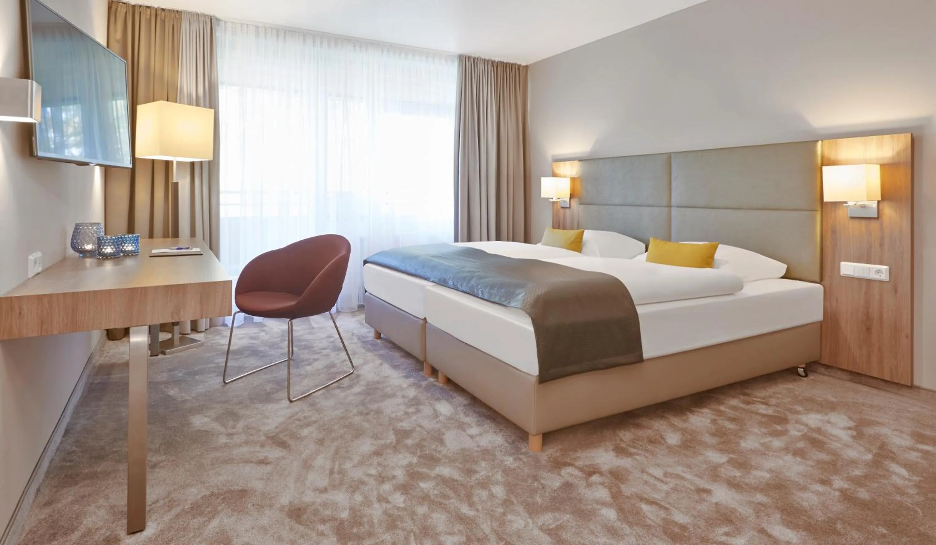 Photo of the whole room, Bed in Upstalsboom Parkhotel