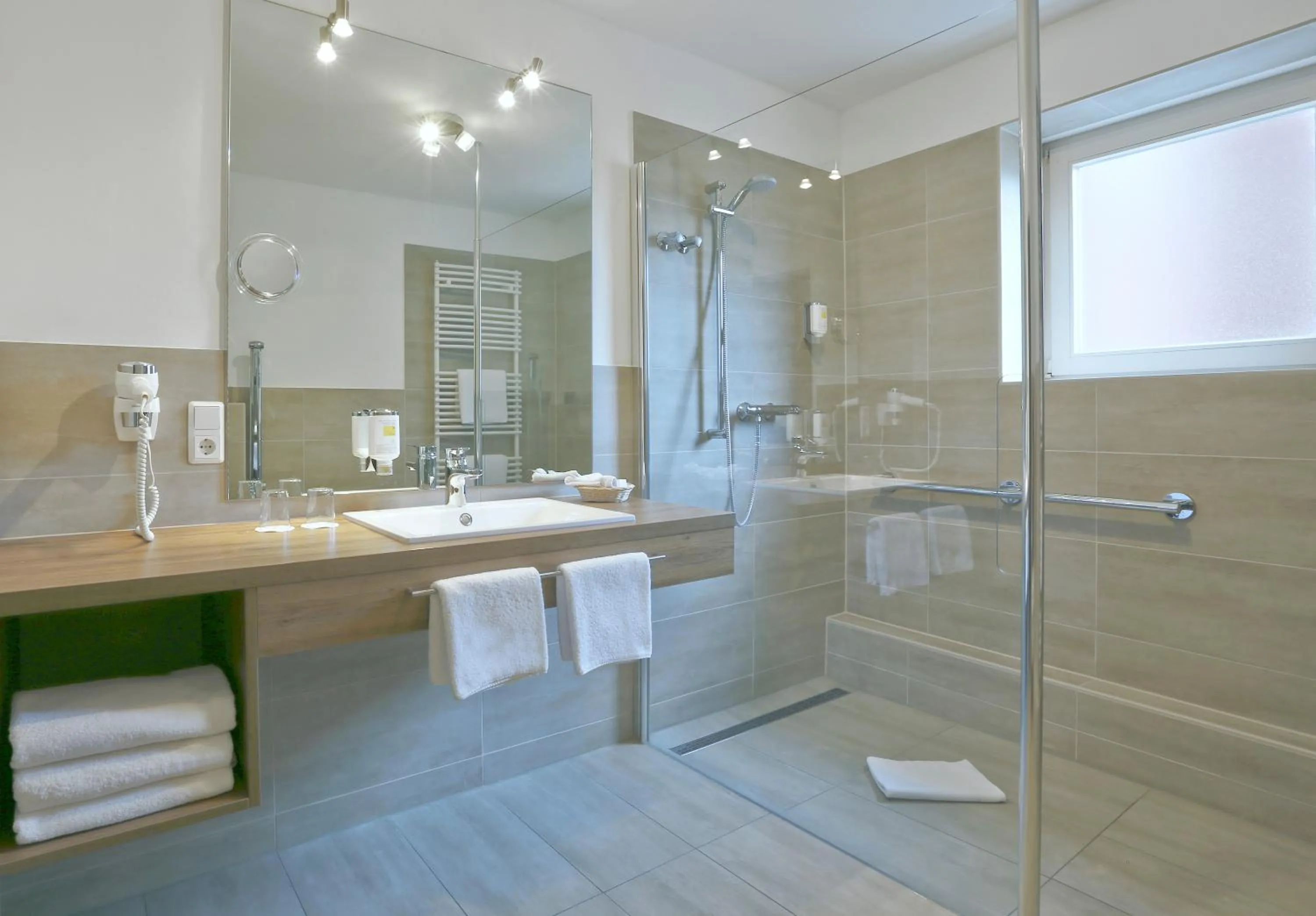 Bathroom in Upstalsboom Parkhotel