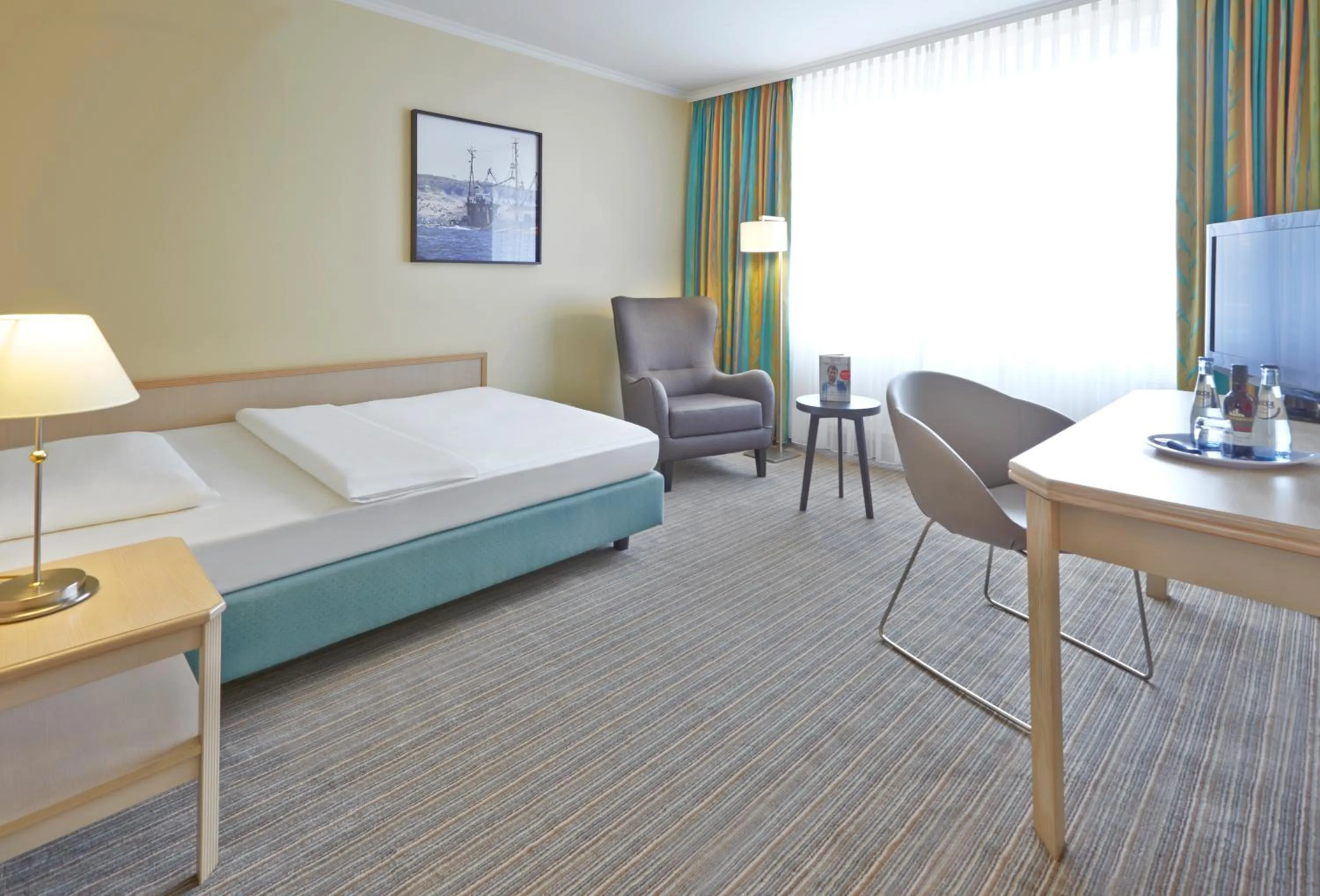 Photo of the whole room, Bed in Upstalsboom Parkhotel