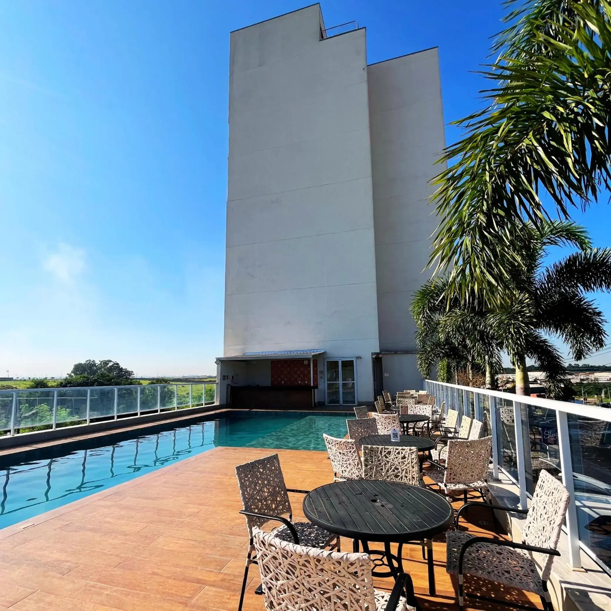 Swimming pool in Sleep Inn Paulínia Swimming pool in Sleep Inn Paulínia