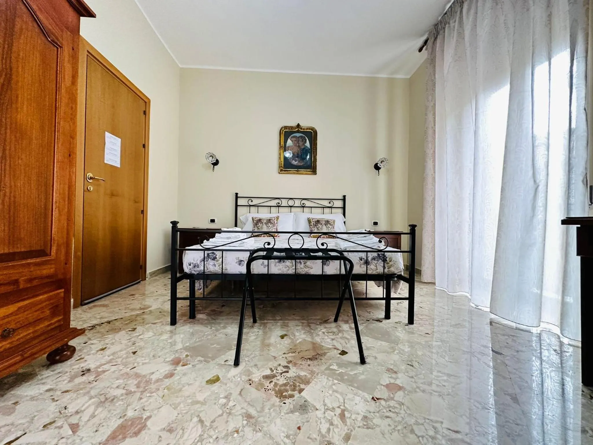 Photo of the whole room, Bed in B&B - Piazza Grande