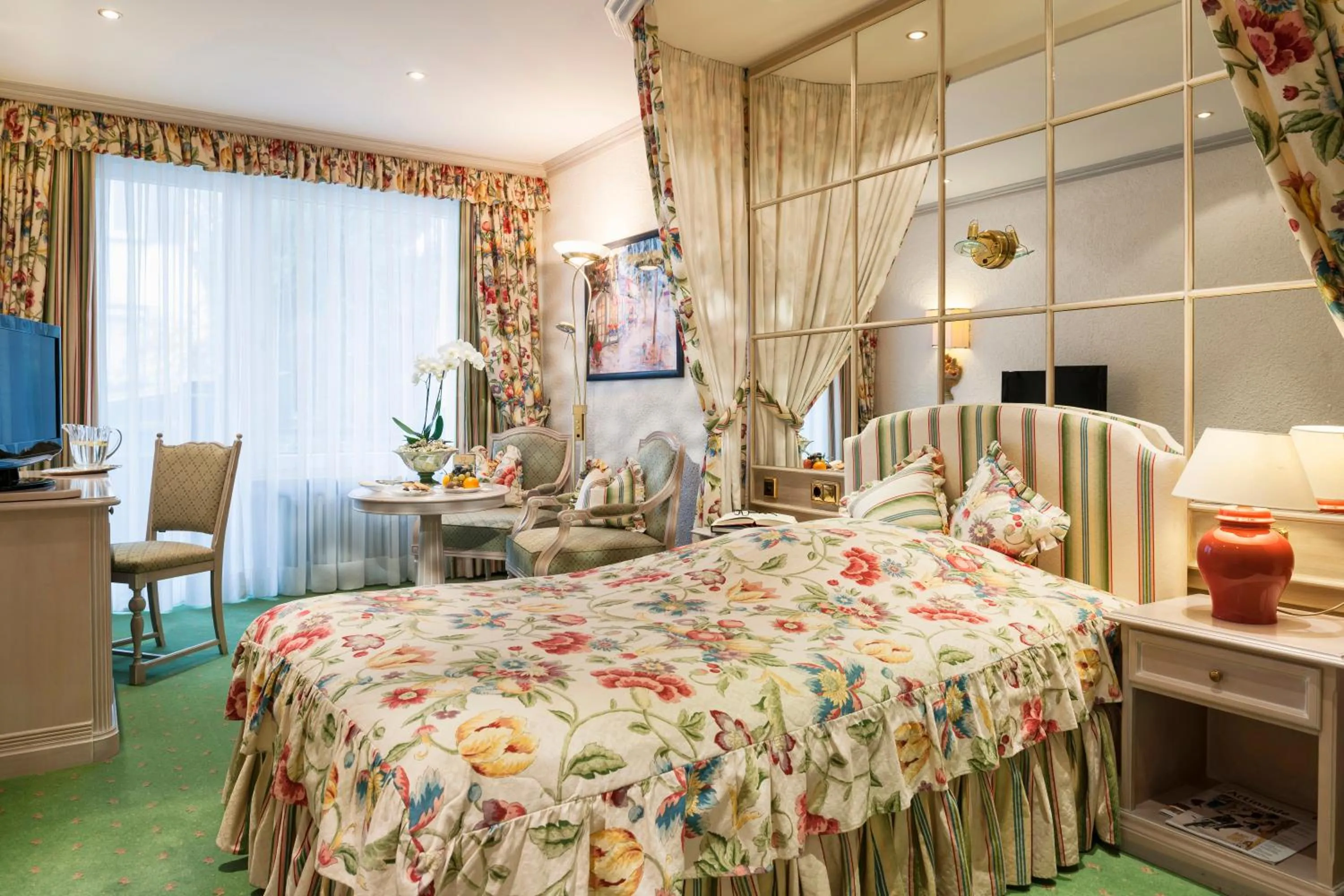 Property building, Bed in Relais & Châteaux Hotel Schwarzmatt