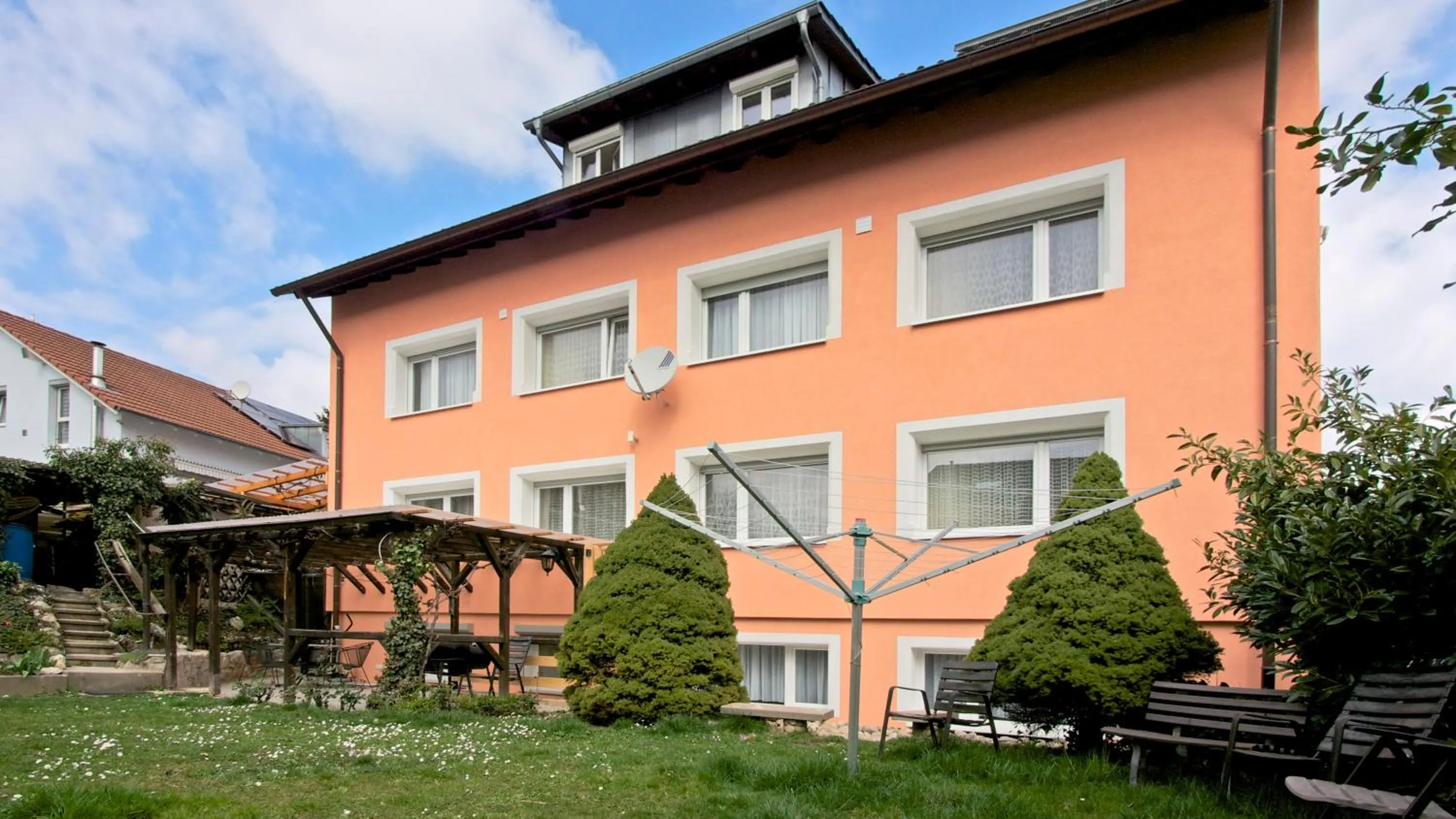 Property building in Hotel Victoria