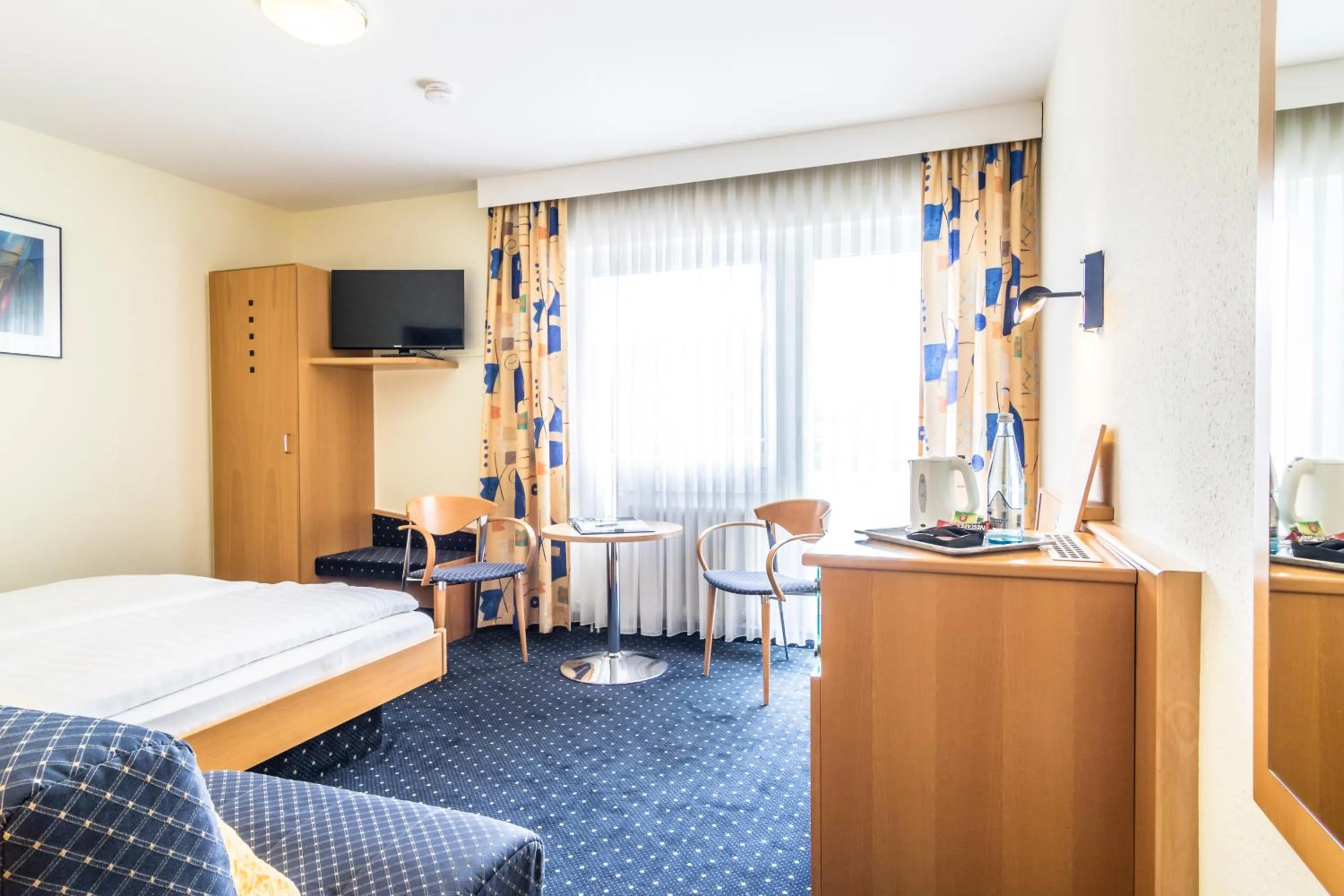 TV and multimedia, Bed in Hotel Garni Oberrhein
