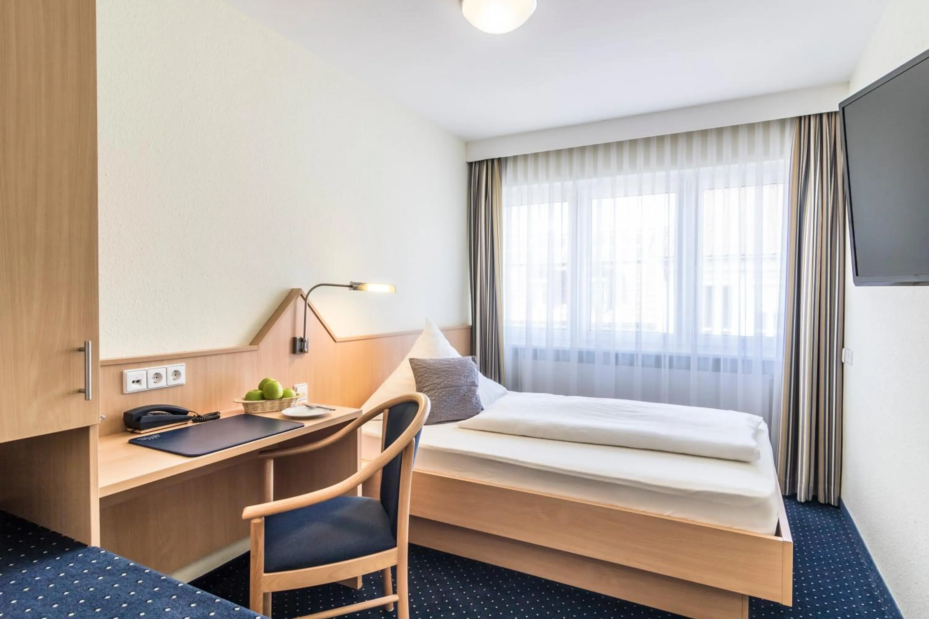 Day, Bed in Hotel Garni Oberrhein