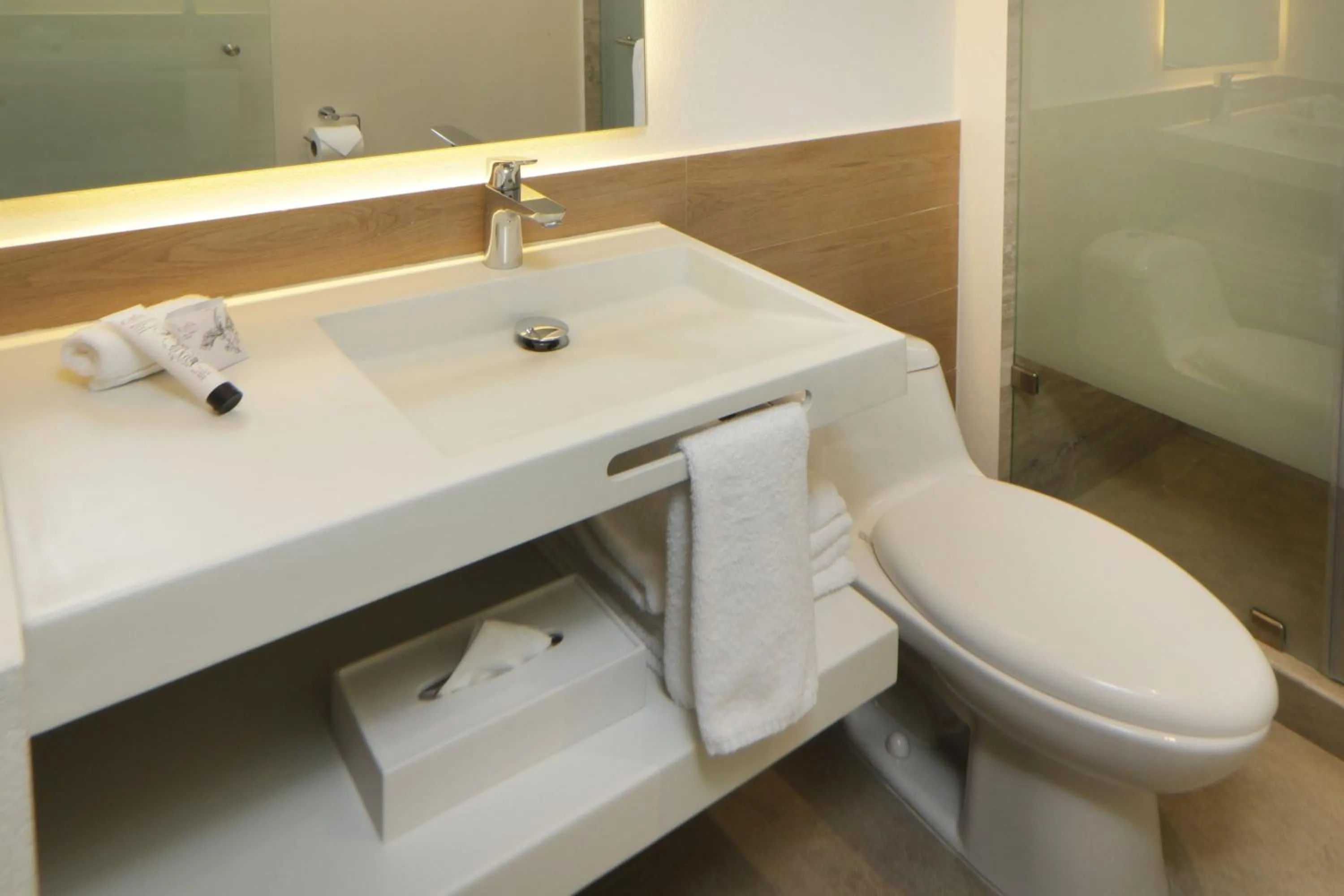 Photo of the whole room in City Express Plus by Marriott Guadalajara Providencia