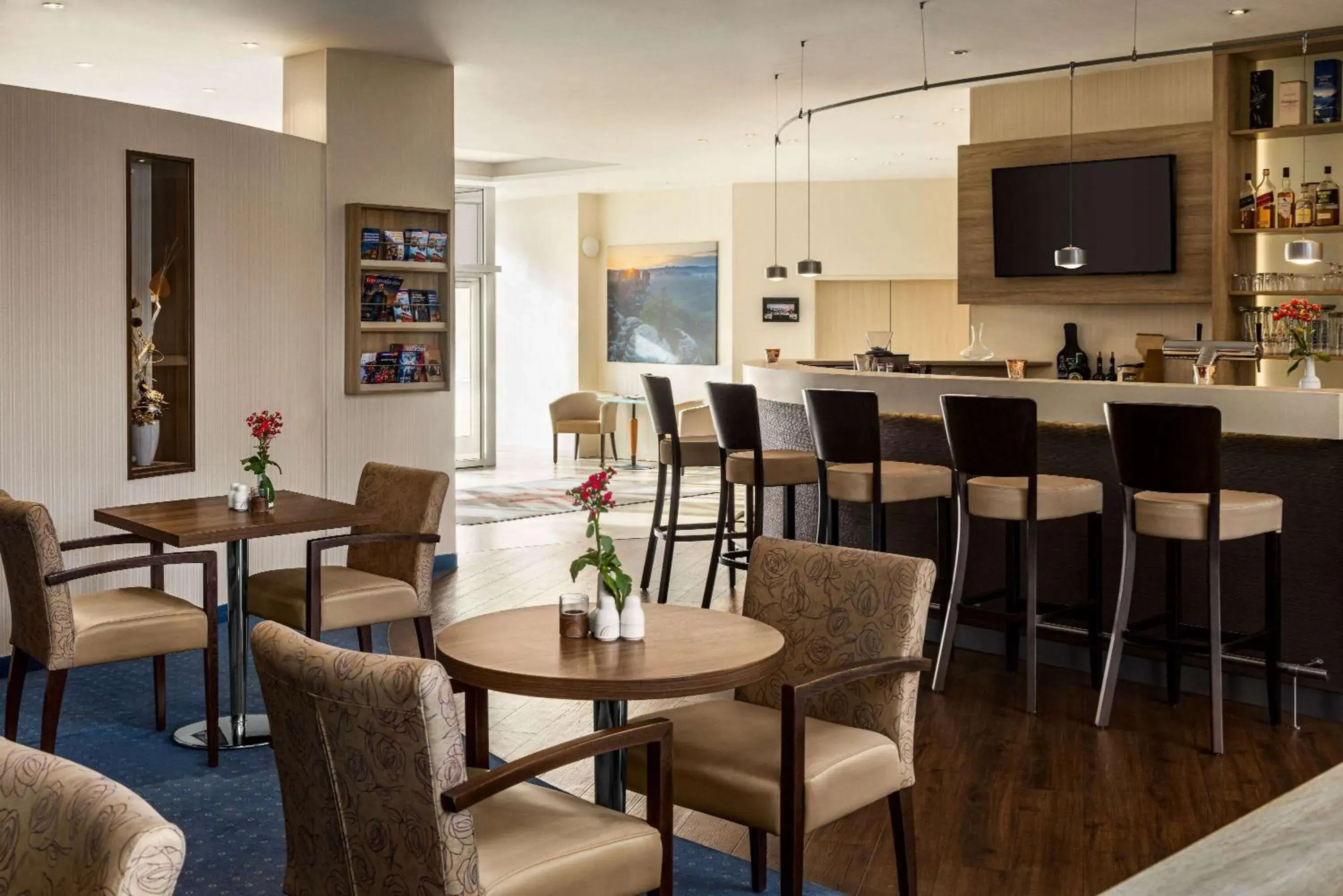 Lounge or bar in Amedia Dresden Elbpromenade, Trademark Collection by Wyndham Lounge or bar in Amedia Dresden Elbpromenade, Trademark Collection by Wyndham