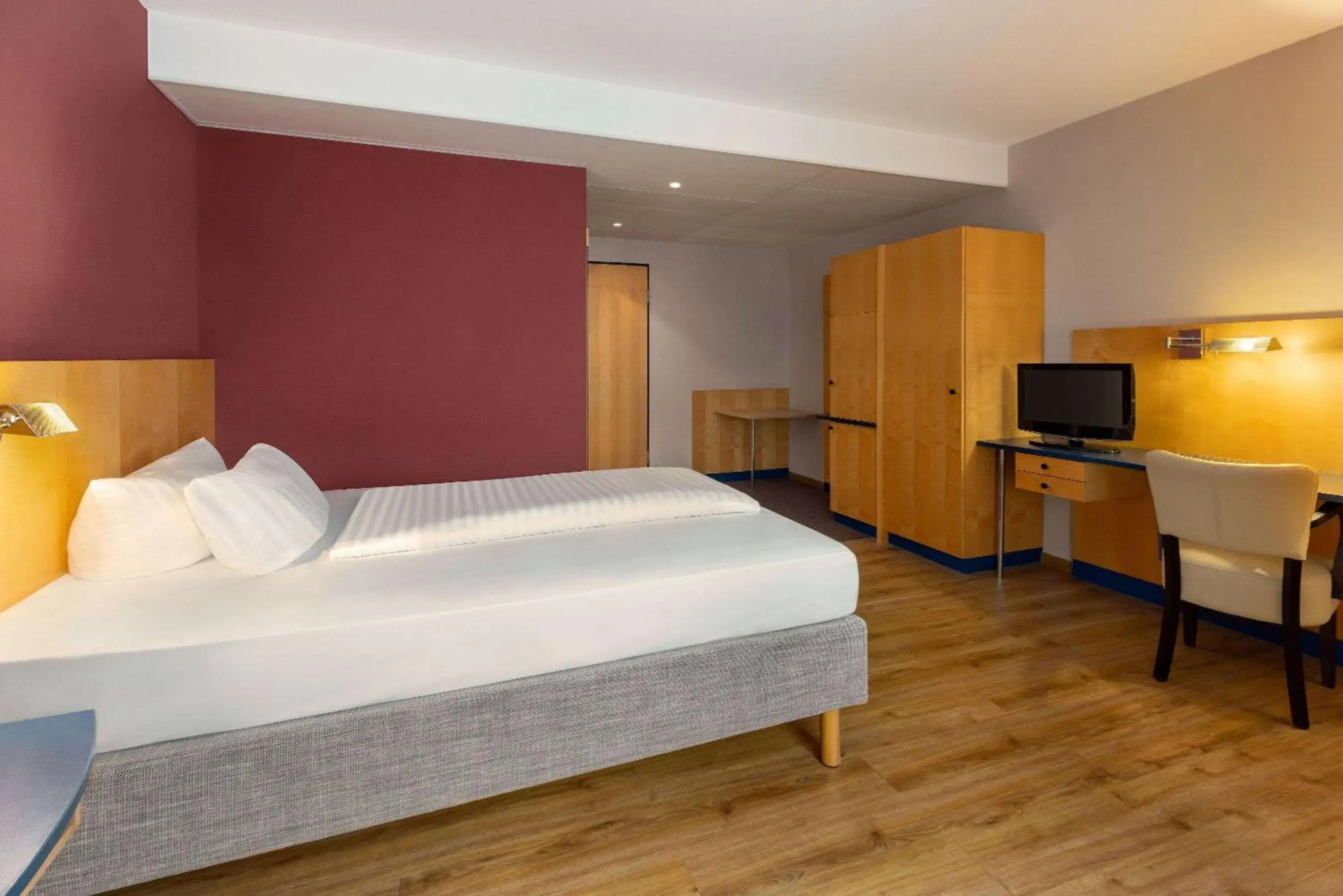 Photo of the whole room, Bed in Amedia Dresden Elbpromenade, Trademark Collection by Wyndham Photo of the whole room, Bed in Amedia Dresden Elbpromenade, Trademark Collection by Wyndham