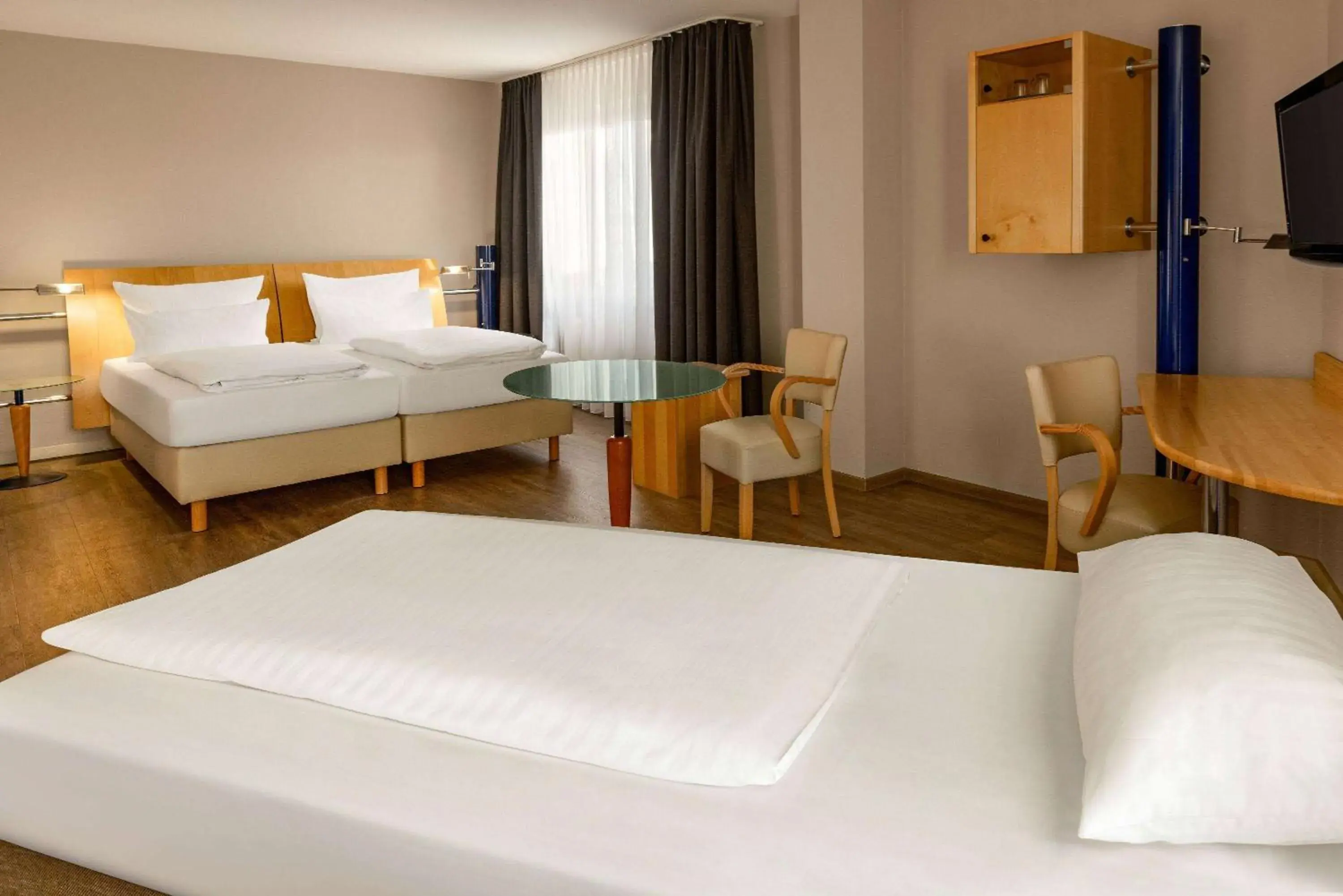 Photo of the whole room, Bed in Amedia Dresden Elbpromenade, Trademark Collection by Wyndham Photo of the whole room, Bed in Amedia Dresden Elbpromenade, Trademark Collection by Wyndham