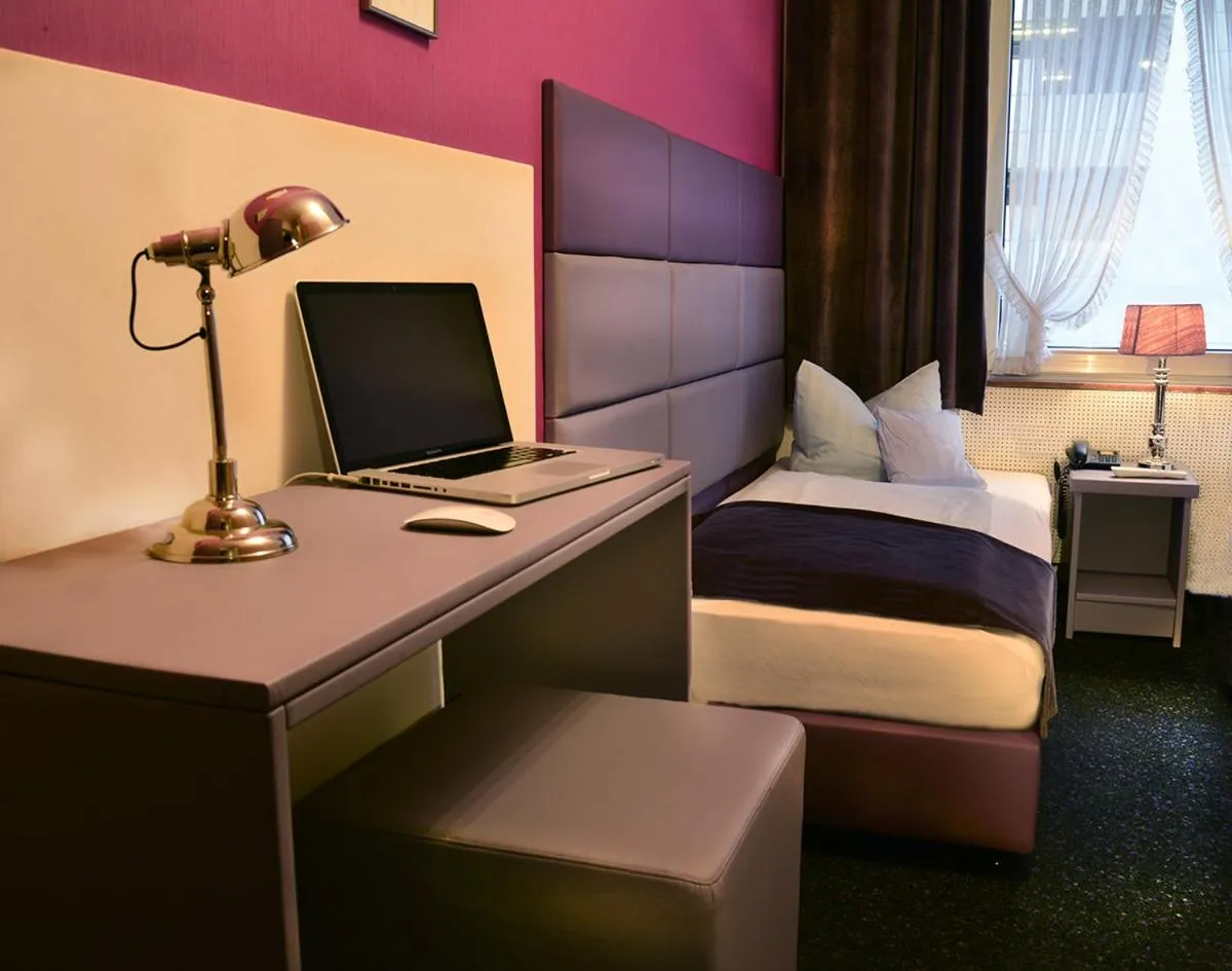 TV and multimedia, Bed in Hotel Am Wehrhahn