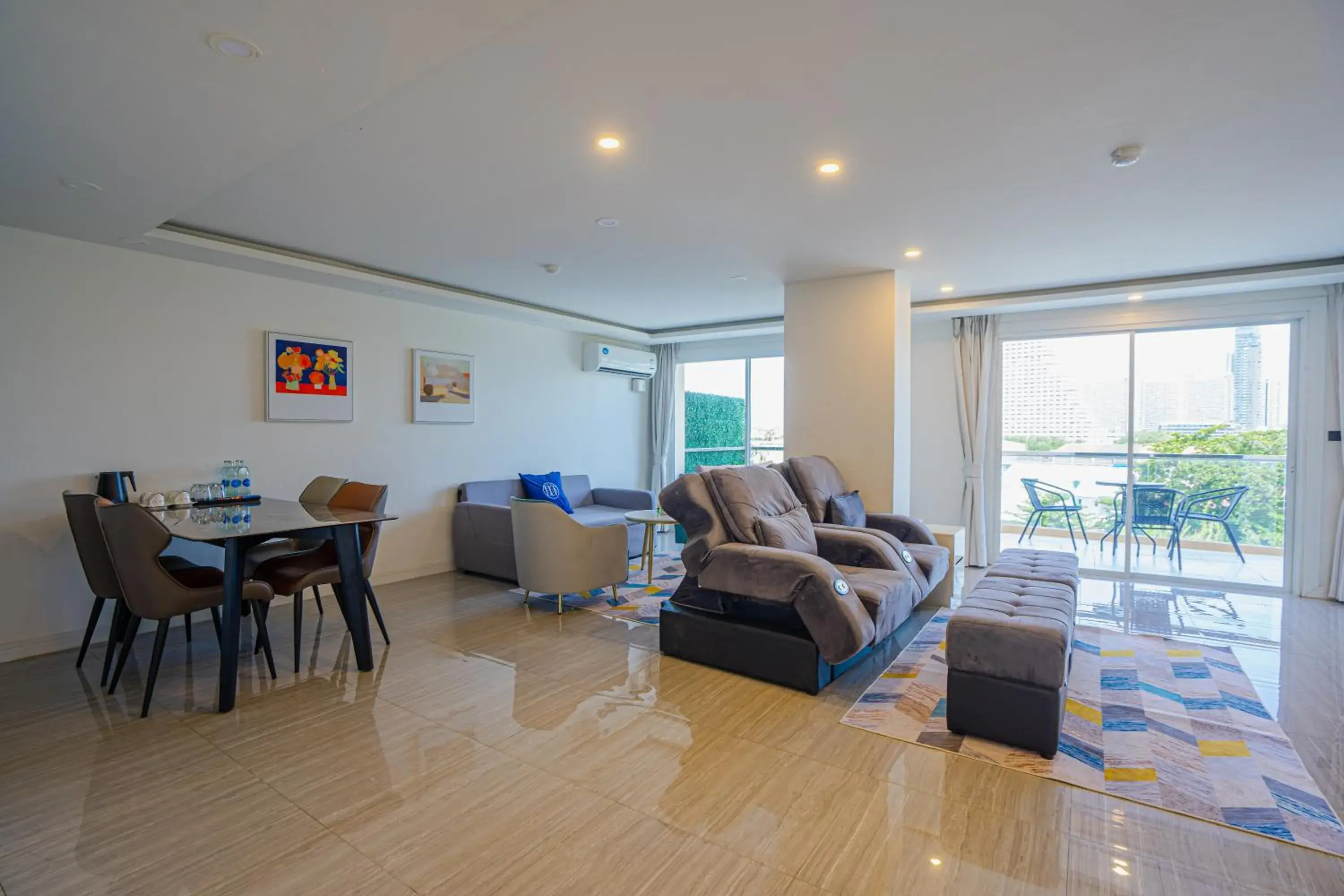 Living room, Seating Area in HT9 Hotel