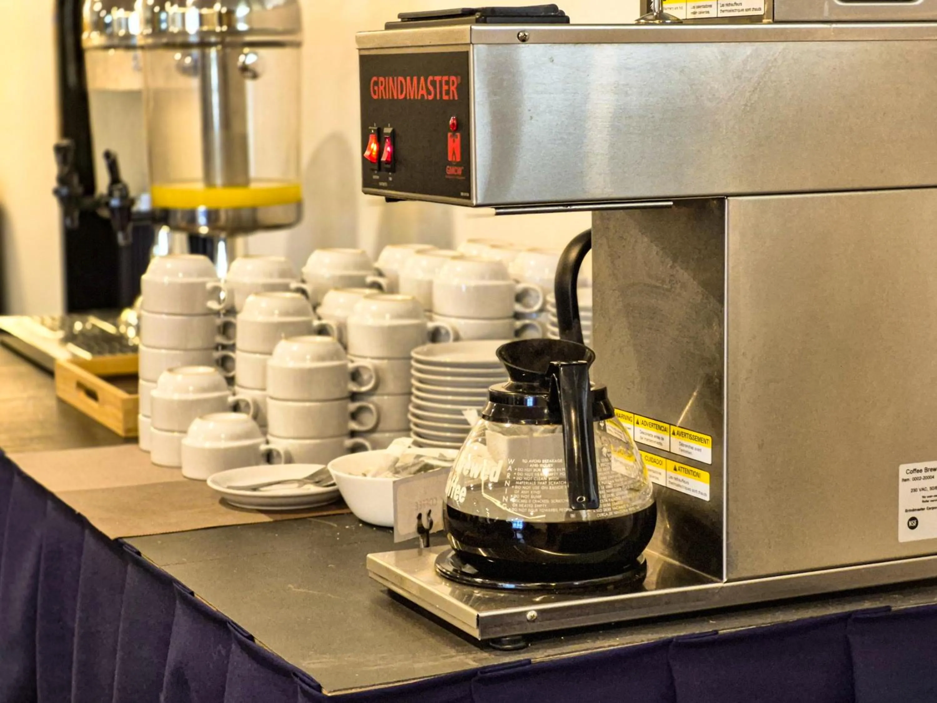 Restaurant/places to eat in HT9 Hotel