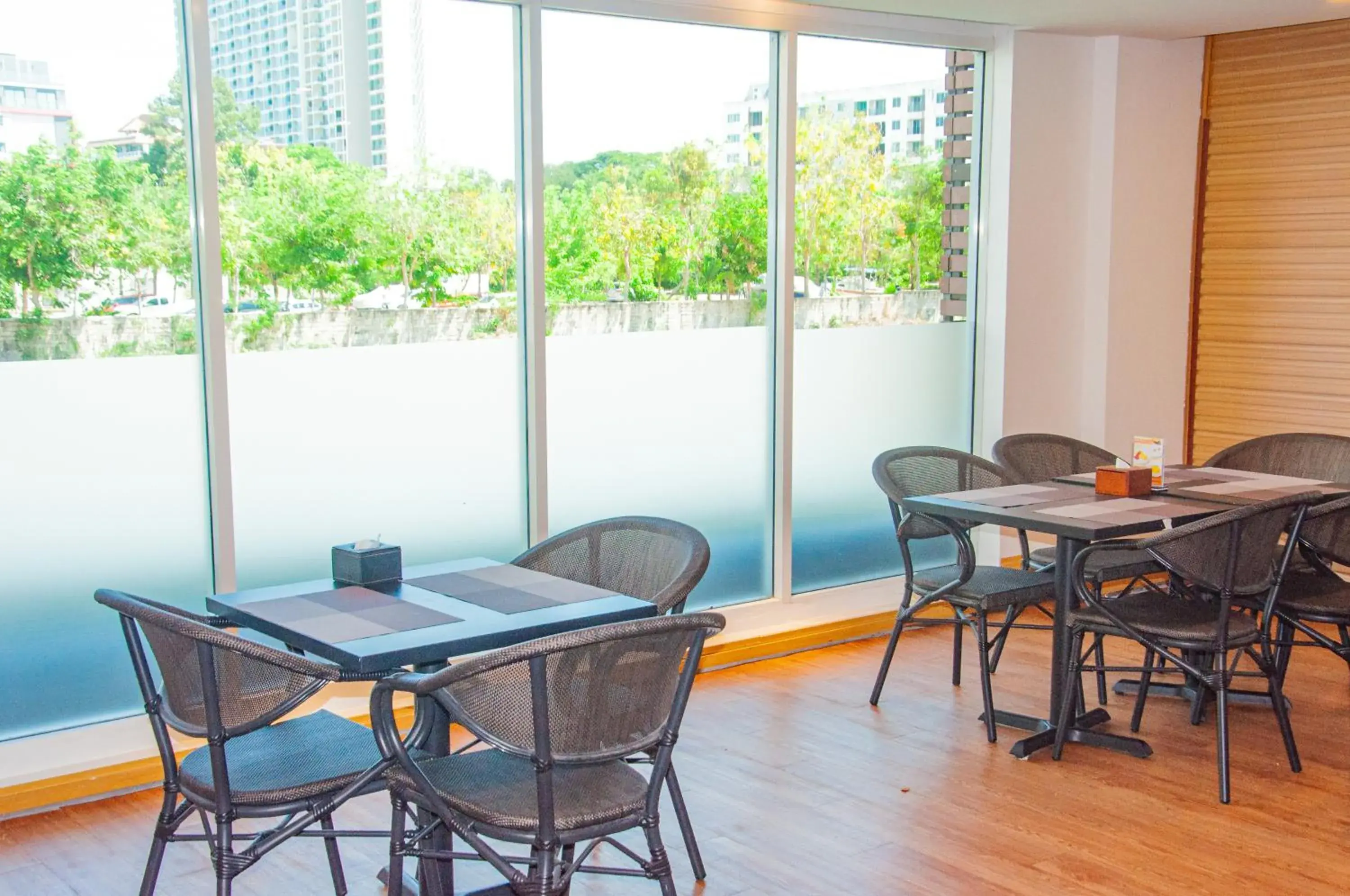 Restaurant/places to eat in HT9 Hotel Restaurant/places to eat in HT9 Hotel