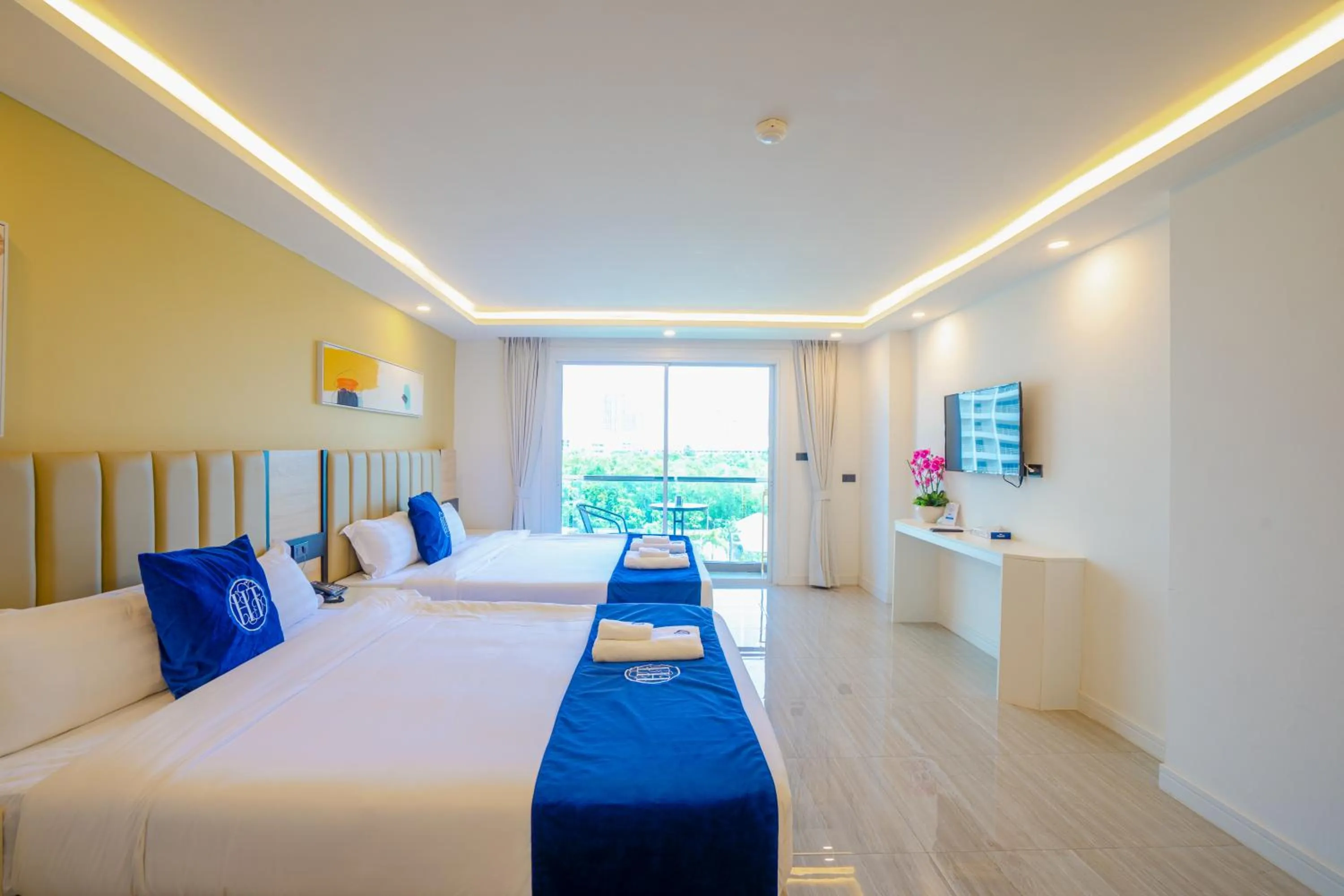 Deluxe Twin Room in HT9 Hotel