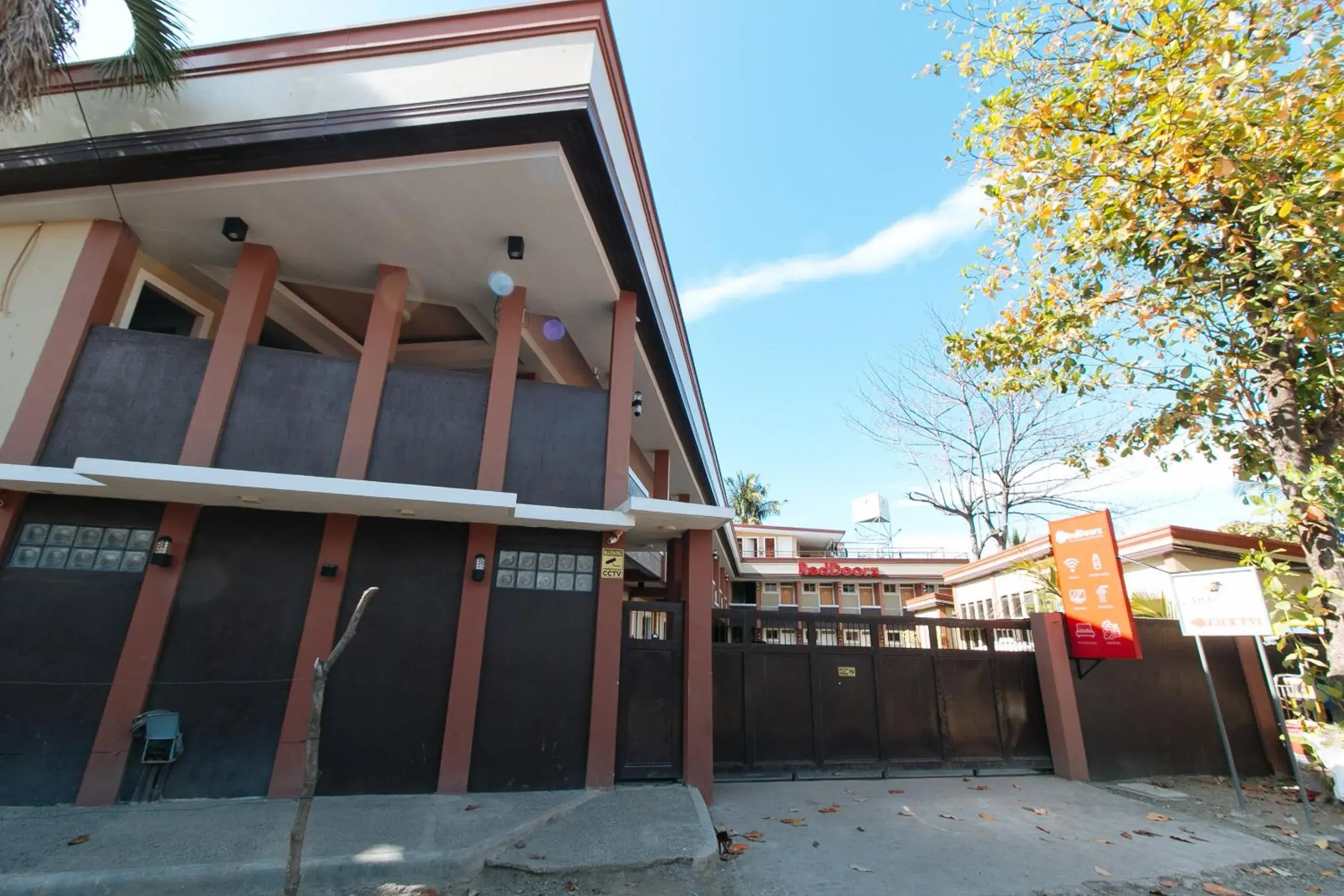 Property building in RedDoorz Plus near Lapasan Plaza Cagayan de Oro Property building in RedDoorz Plus near Lapasan Plaza Cagayan de Oro